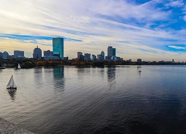 A good walk is about as good as a good book 📚 #boston #fall #ocean #canonphotography