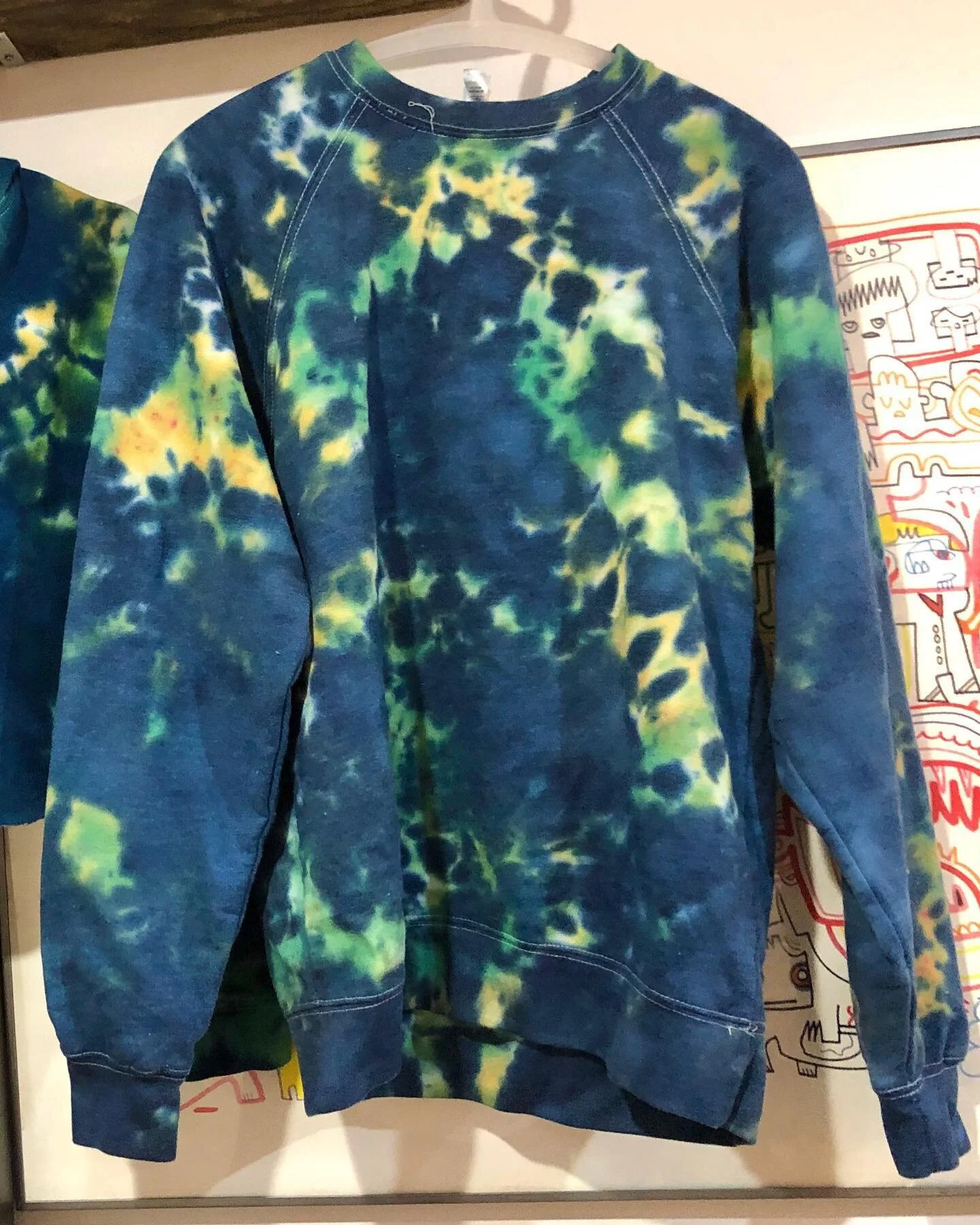 Liquid dye summerweight sweatshirt, size Small, in navy, sea glass and hummus. $50 A coordinated piece to the matching set posted immediately before in case you wanna do a matchy matchy thing with your boo or BFF! #tiedye #tiedyefashion