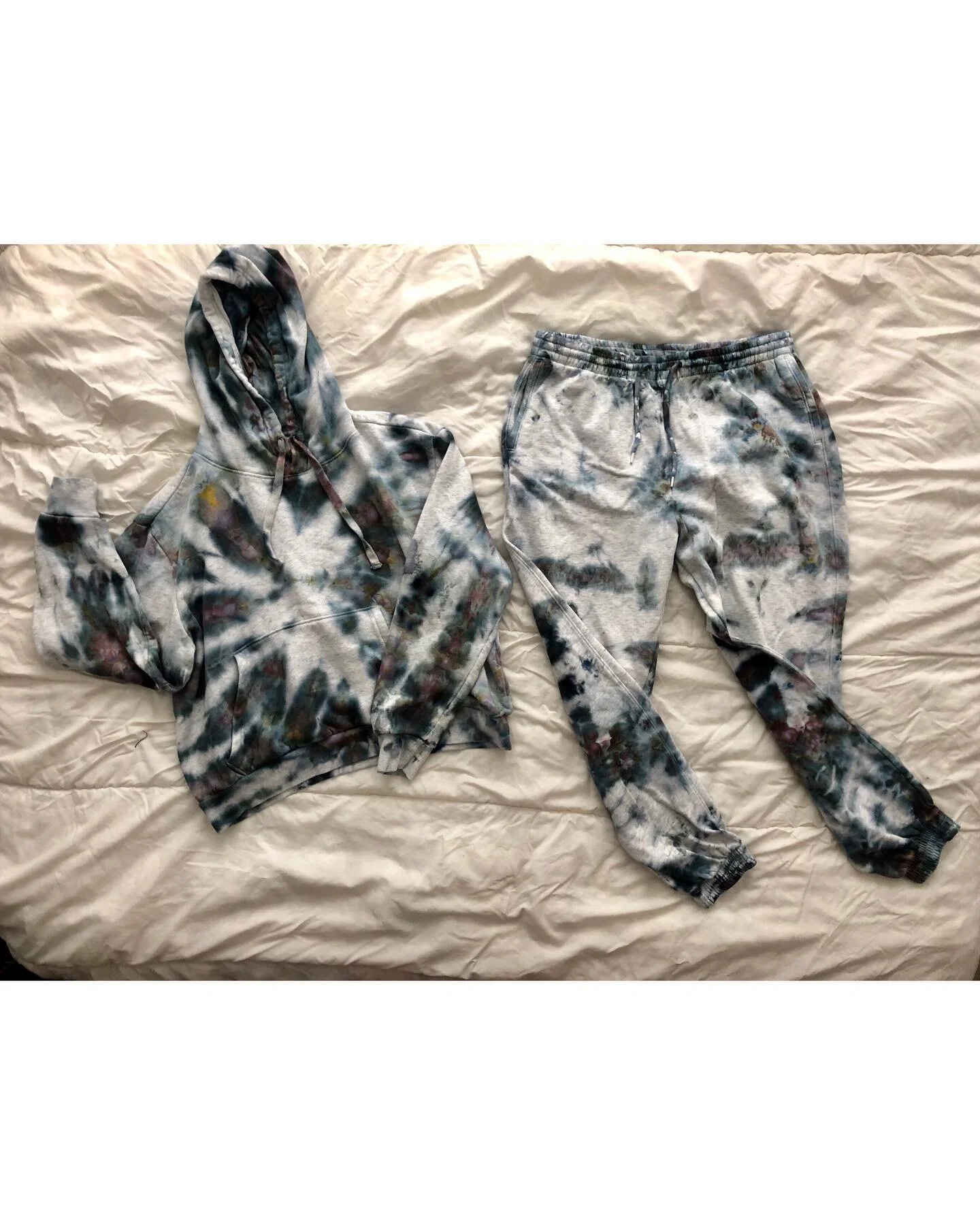 Your fall uniform. H&amp;M sweat suit (Size L). Iced dyed all one color but check out slide 4 for how amazing this color splits. So dynamic! $150 or DM for custom! #tiedye #tiedyefashion #icedye #icedyed