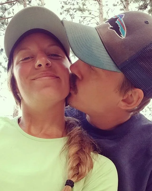 The way the woods (&amp;fridays) make us feel 🤙#TGIF
&bull;&bull;
#happy #wildandfree #roamers #madeforthewild #somethingmoreproject #madeformore #happyplace #boothang #fridayfeels