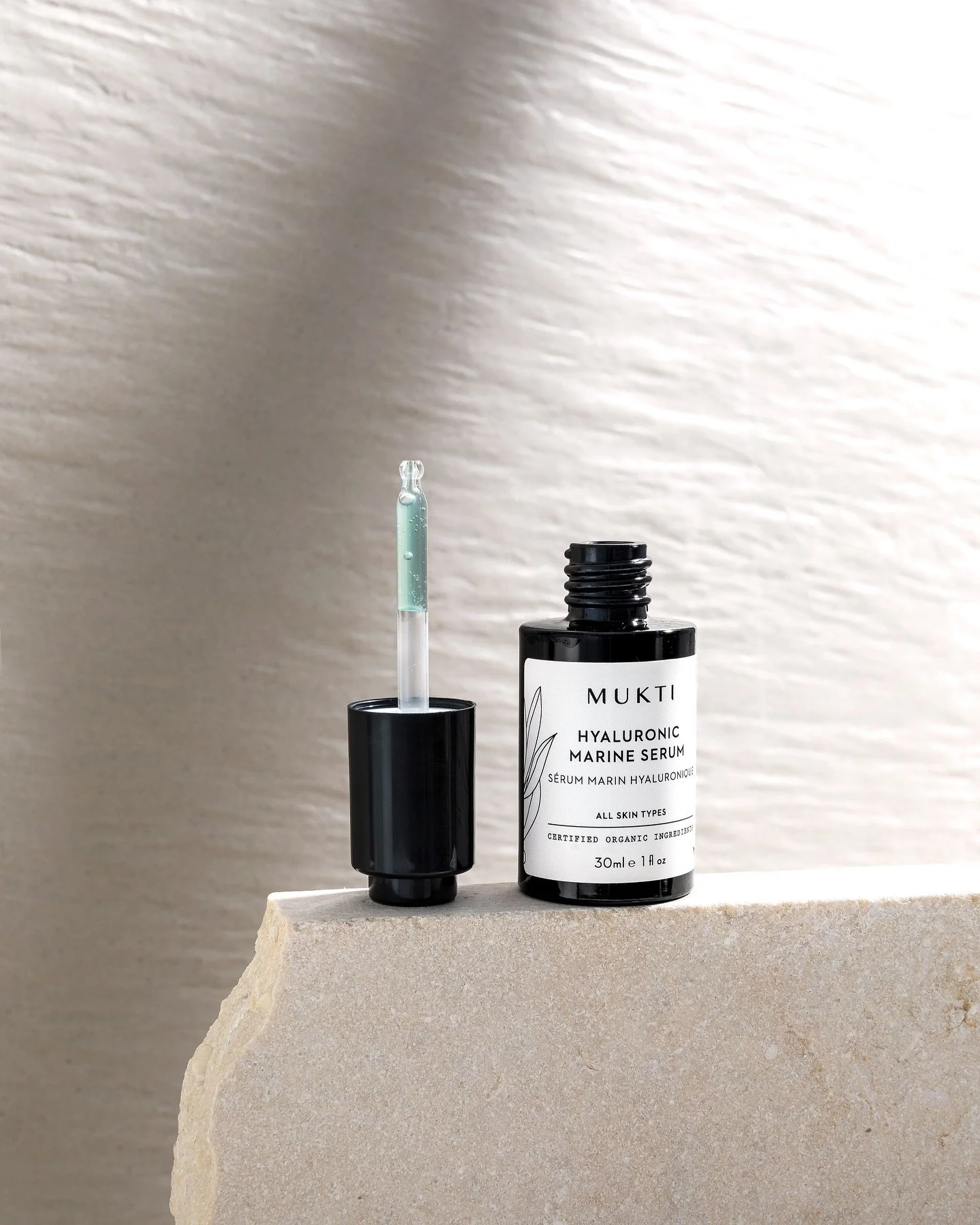 PROTECT, SOOTHE, HYDRATE. Containing optimal concentrations of low-molecular-weight Hyaluronic Acid that instantly drenches your skin in soothing hydration, working to strengthen the skin&rsquo;s natural moisture barrier and promoting a visible impro