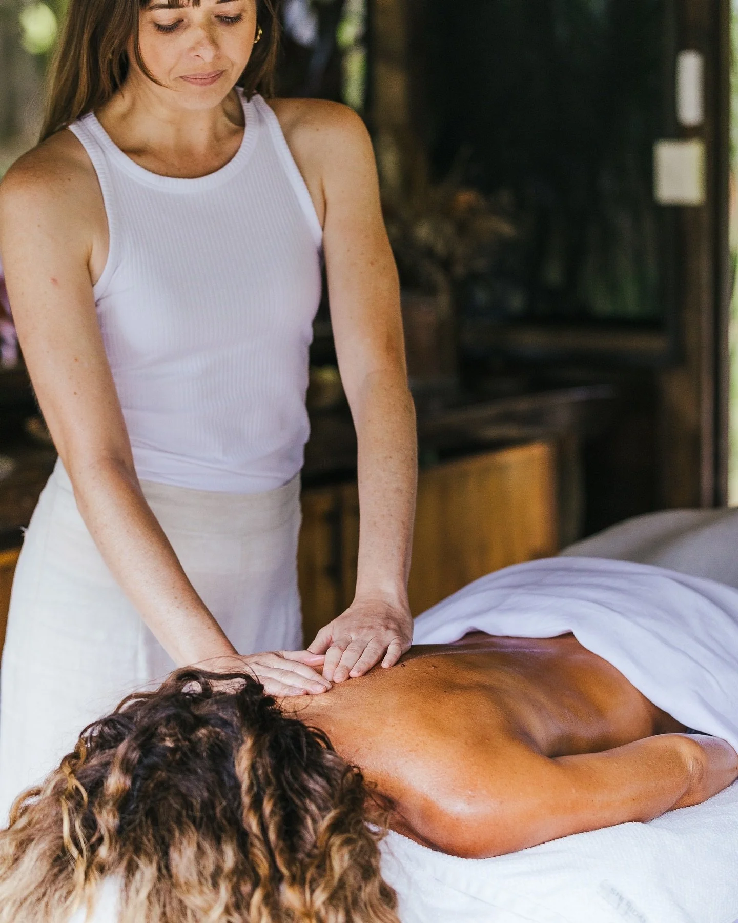 Doing what I love 🤍 There&rsquo;s something so special about giving clients the space to drop into the calm where the body and nervous system can heal and reset.

Did you know I am a mobile freelance therapist? I create a beautiful spa experience in