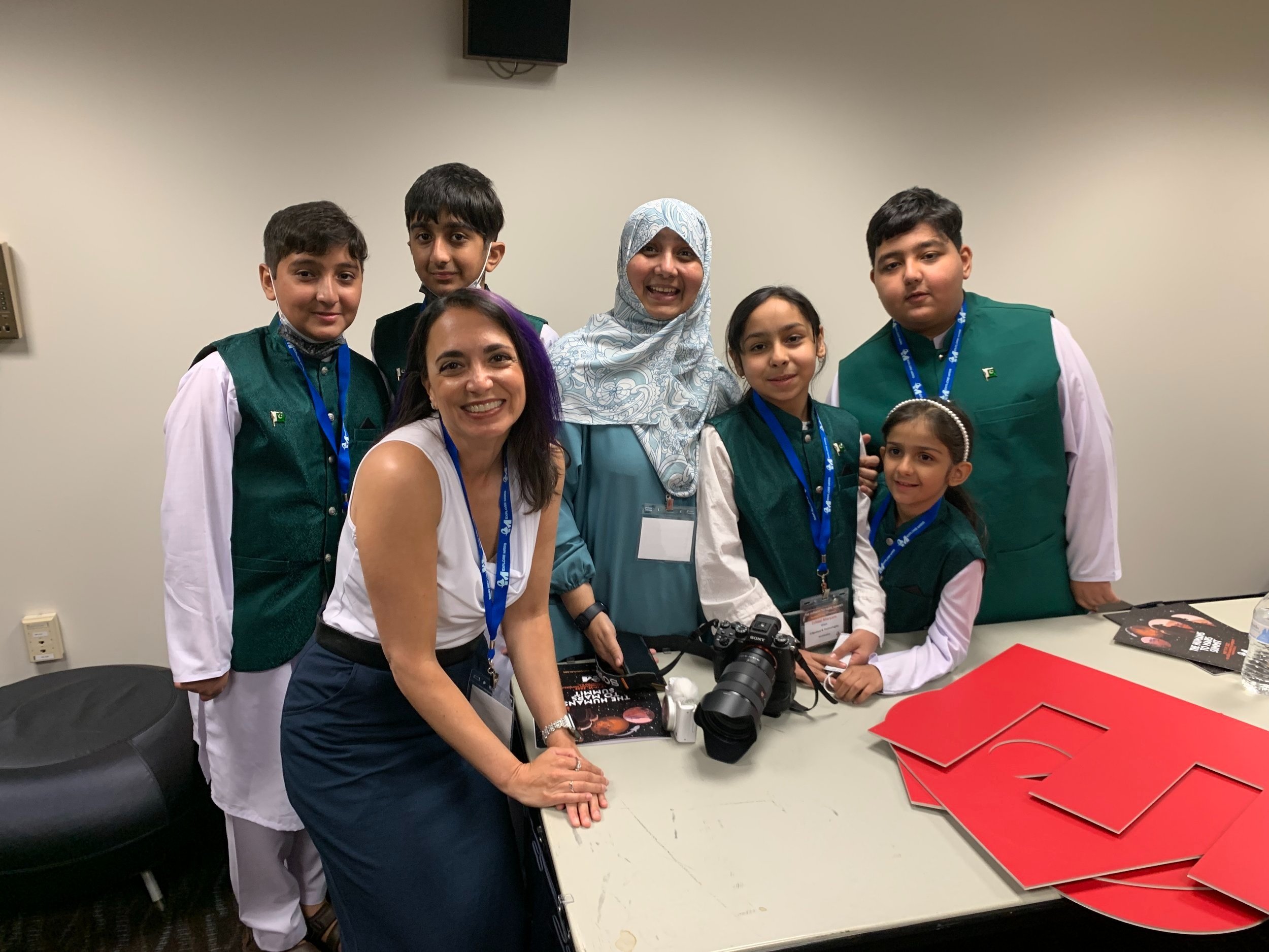 Tiffany Vora with Pakistani students at the Humans to Mars Summit organized by Explore Mars
