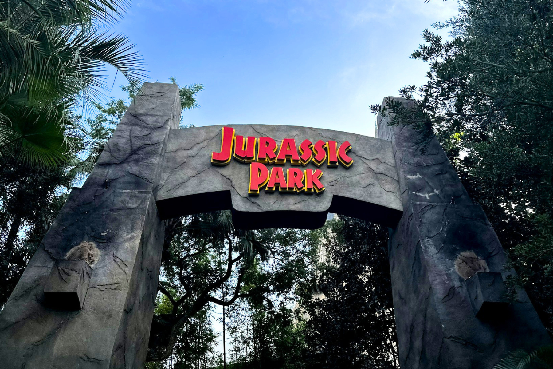 When SciFi Starts to Feel Familiar: Reflections after (Re)reading Jurassic Park