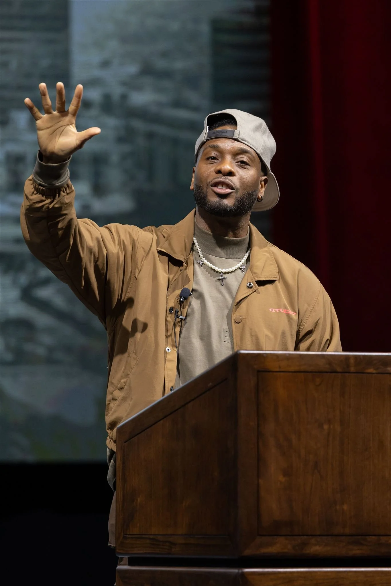Speaker and actor Kel Mitchell speaking to youth in Los Angeles 