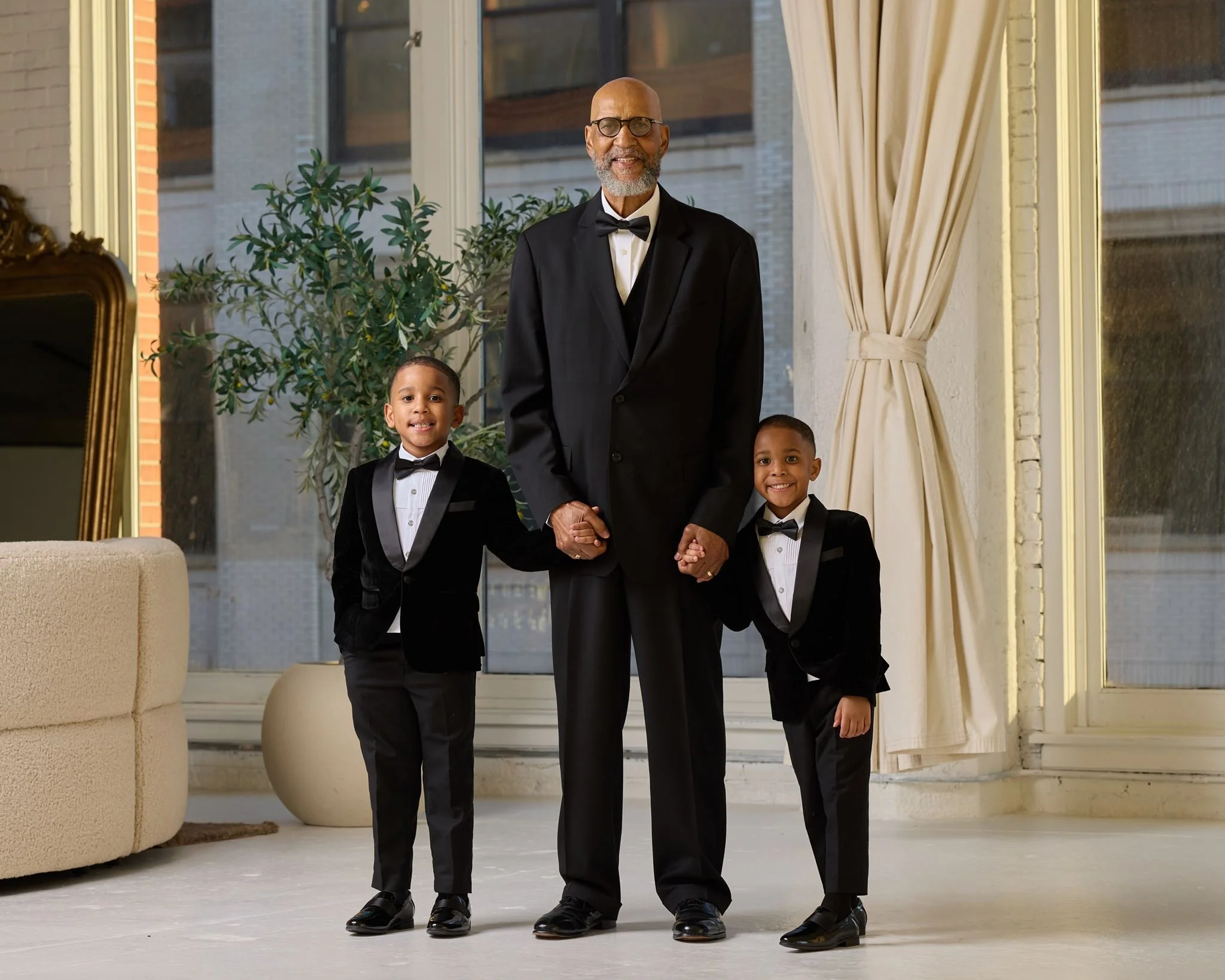Hairlson 2026 Whole Family1323_websize.jpg