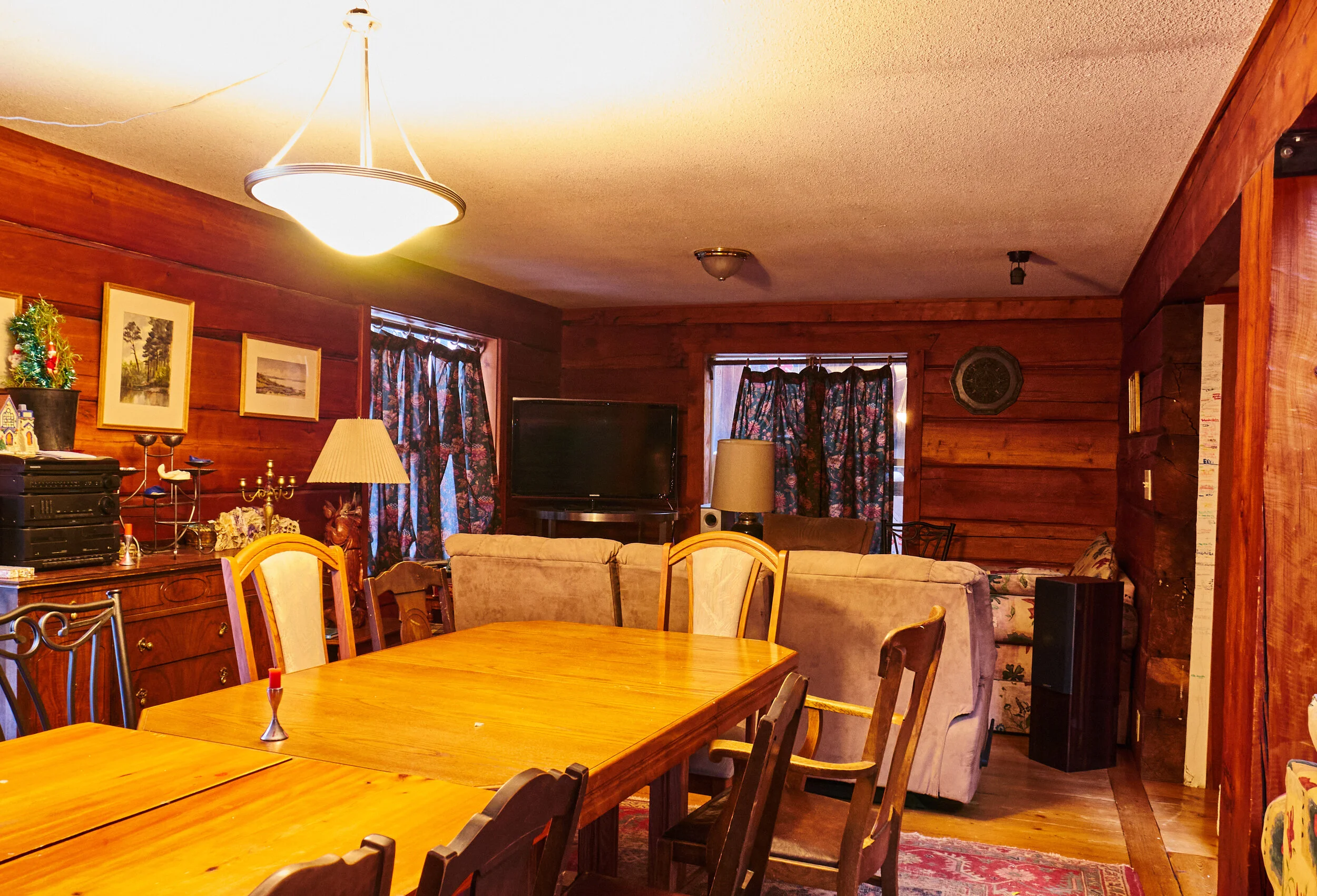 Dining table.jpg
