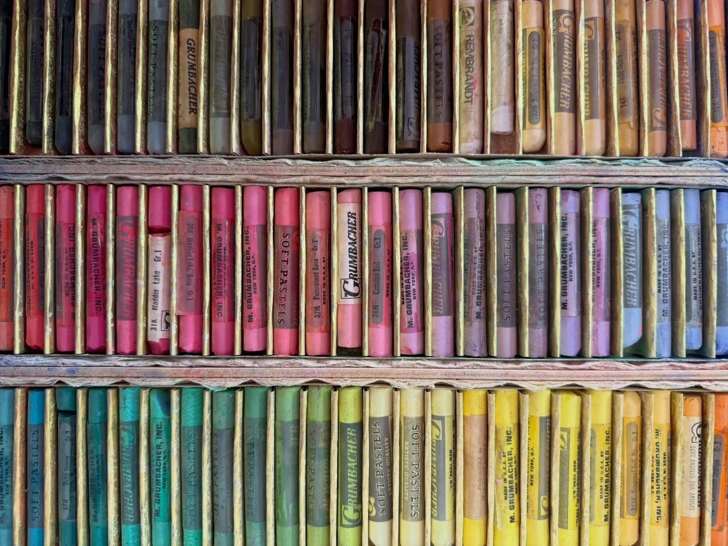 Every time I pull out my grandpa&rsquo;s pastels I wonder what it would have been like if he could have taught me to paint. 

#floridaartists #legacy