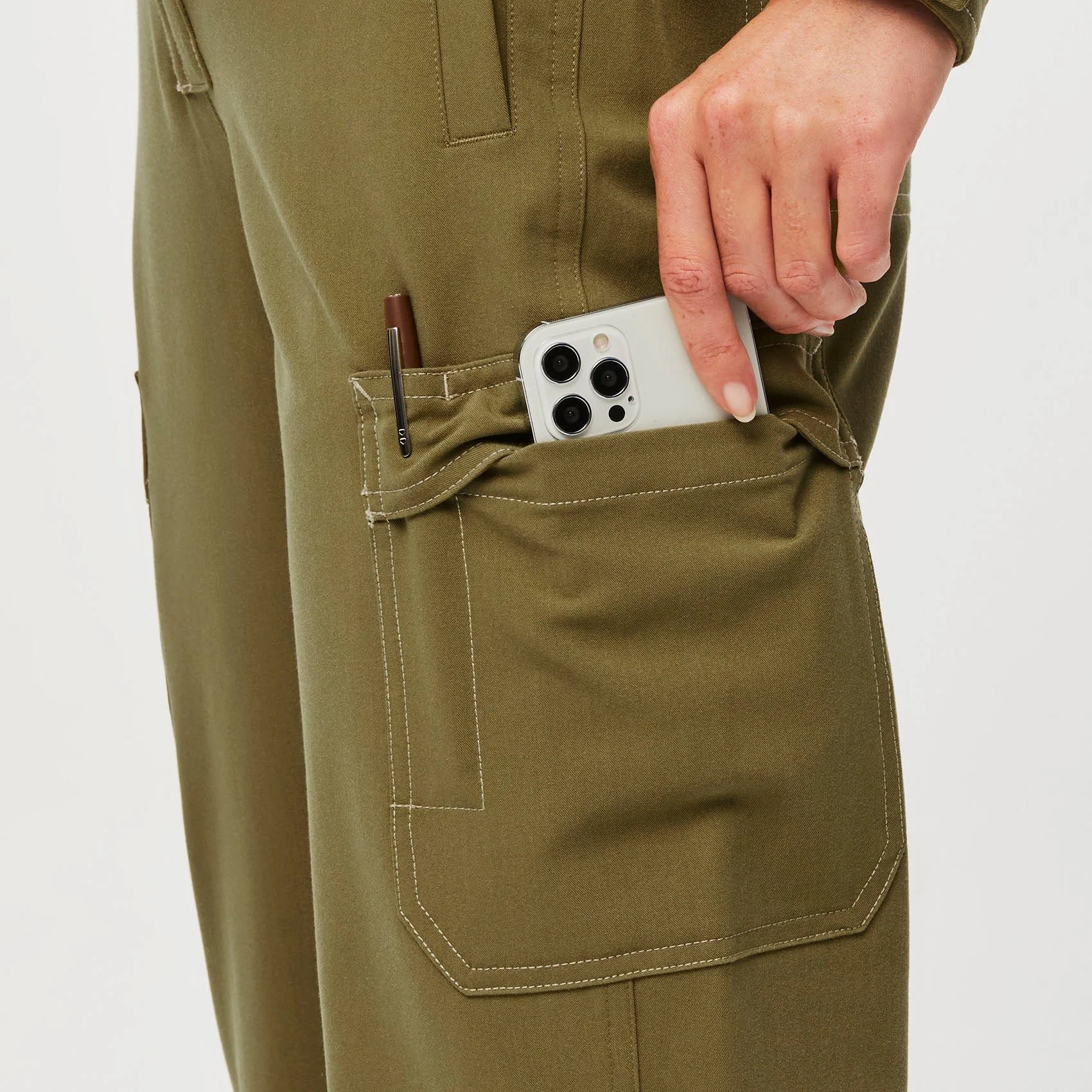 Q2_2023_05_MARTINI-OLIVE_MILLER-JUMPSUIT_W_PALONIA_18913.jpg