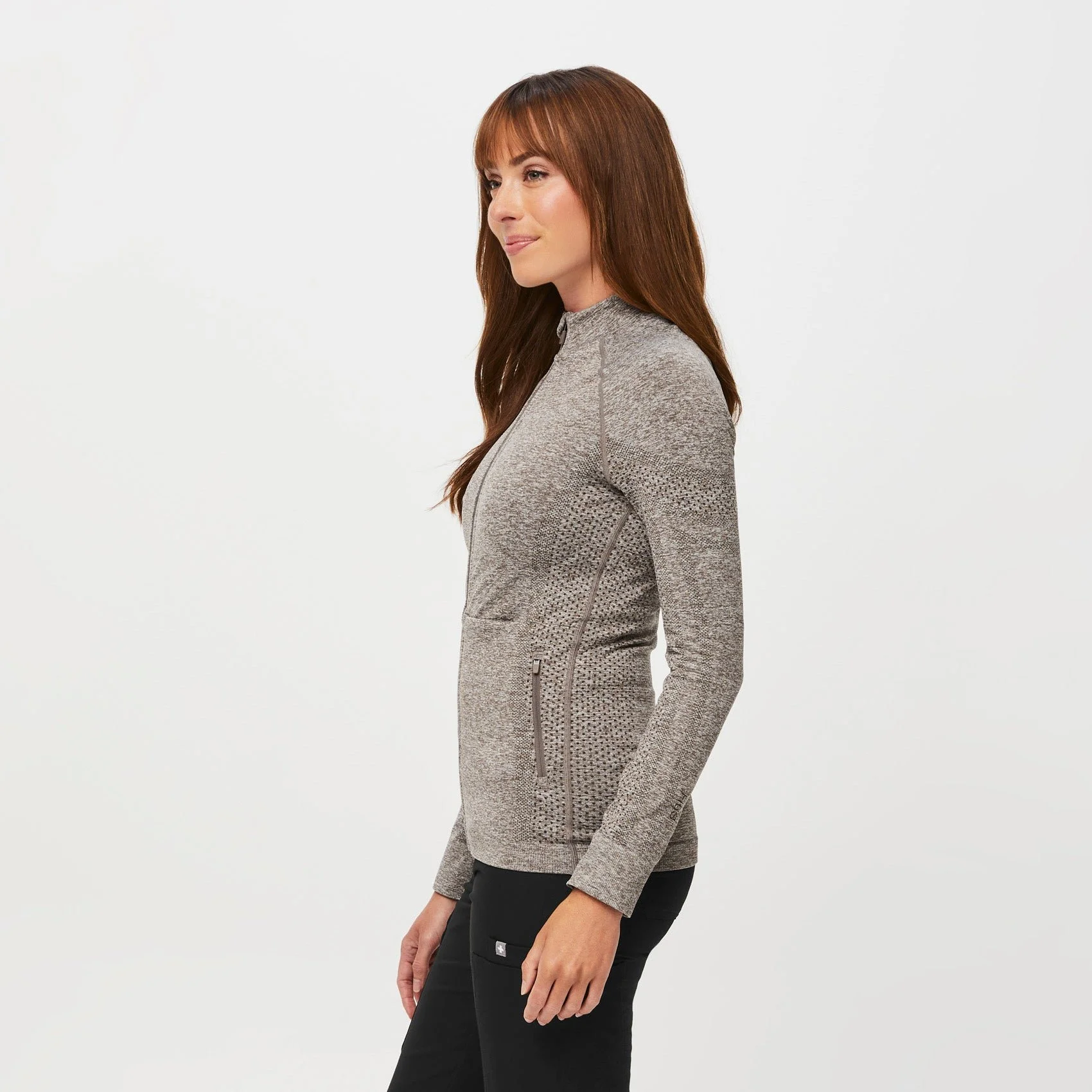 Q3_2023_08_HEATHERED-CACAO_SALTA-FULL_ZIP_W_MELANIE_17477.jpg