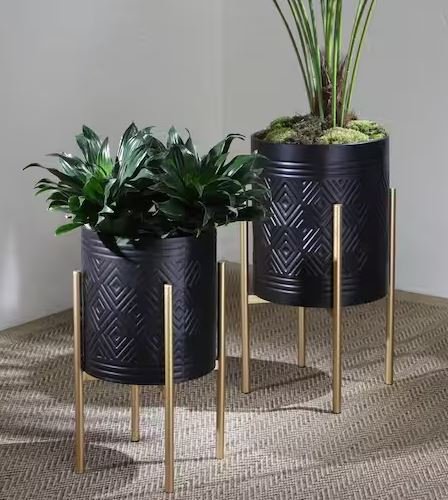 Black and gold planter.JPG