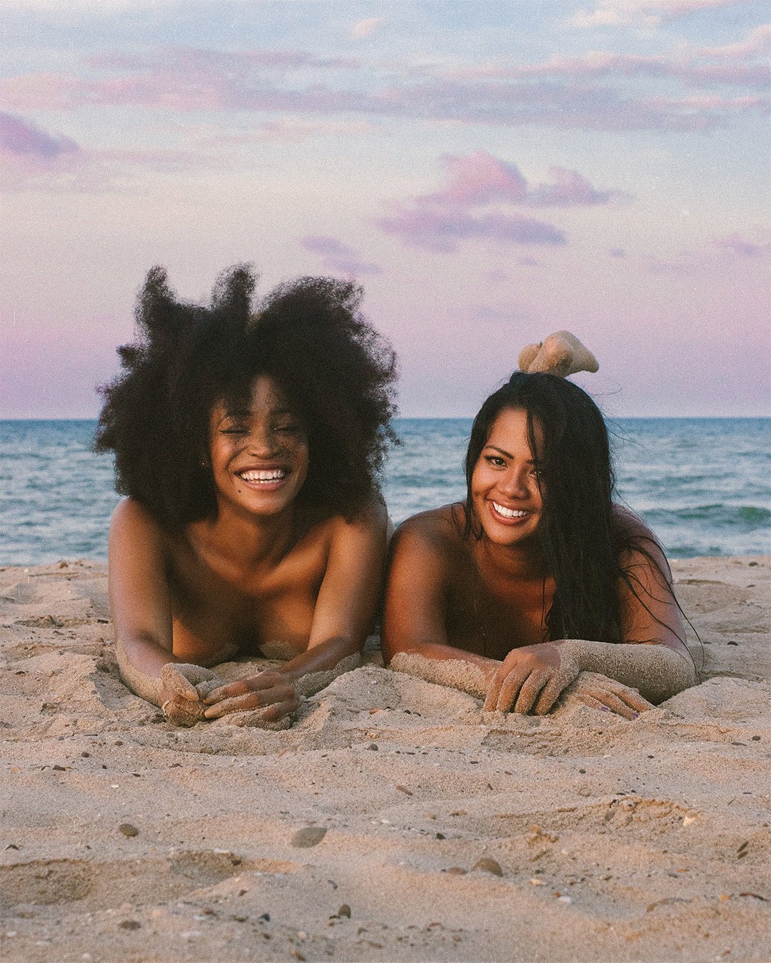 Beach day with two Colombians! 🤩