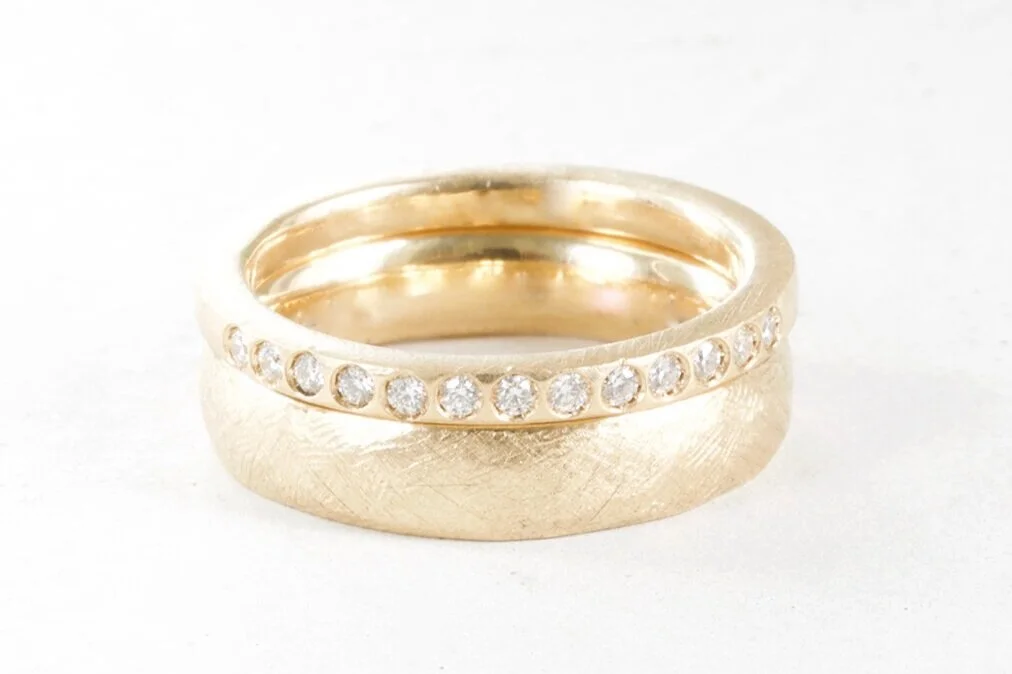EHERING UND VORSTECKRING AUS 18KT MITTELGOLD UND DIAMANTEN Nº43