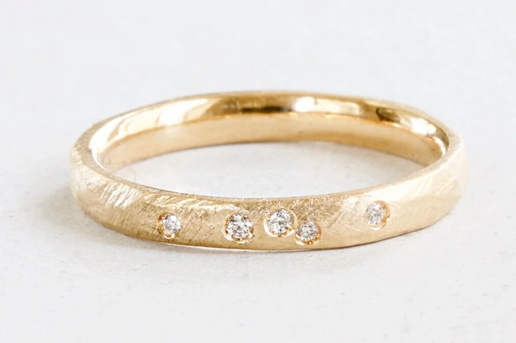 VERLOBUNGSRING AUS 18KT MITTELGOLD GROB GEFEILT MIT DIAMANTEN Nº67