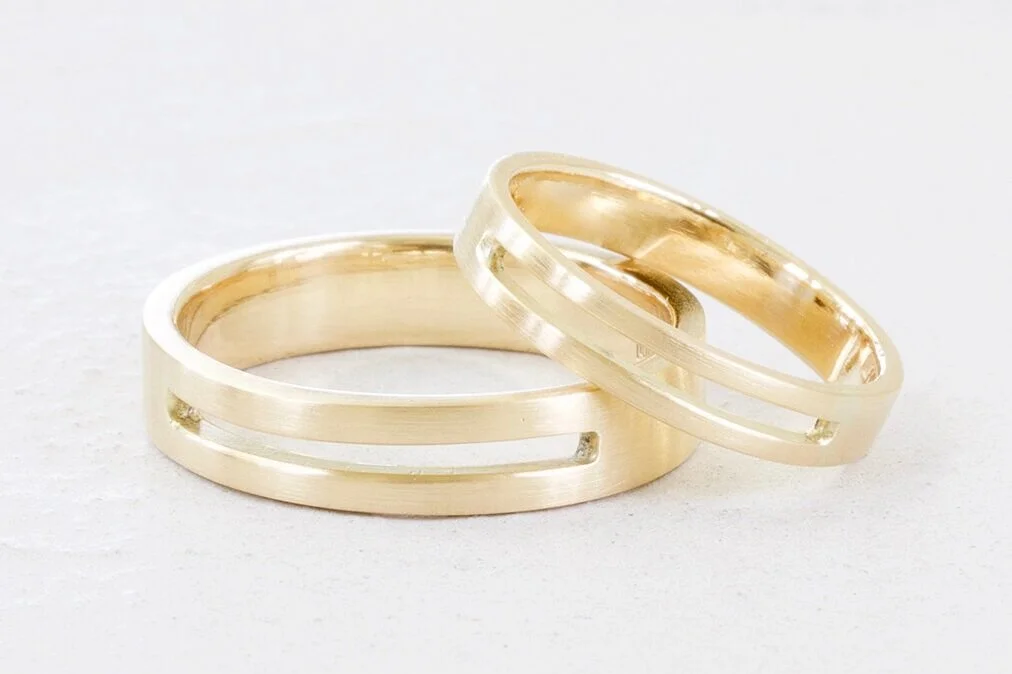 EHERINGE AUS 18KT GELBGOLD MIT AUSSPARUNG Nº40