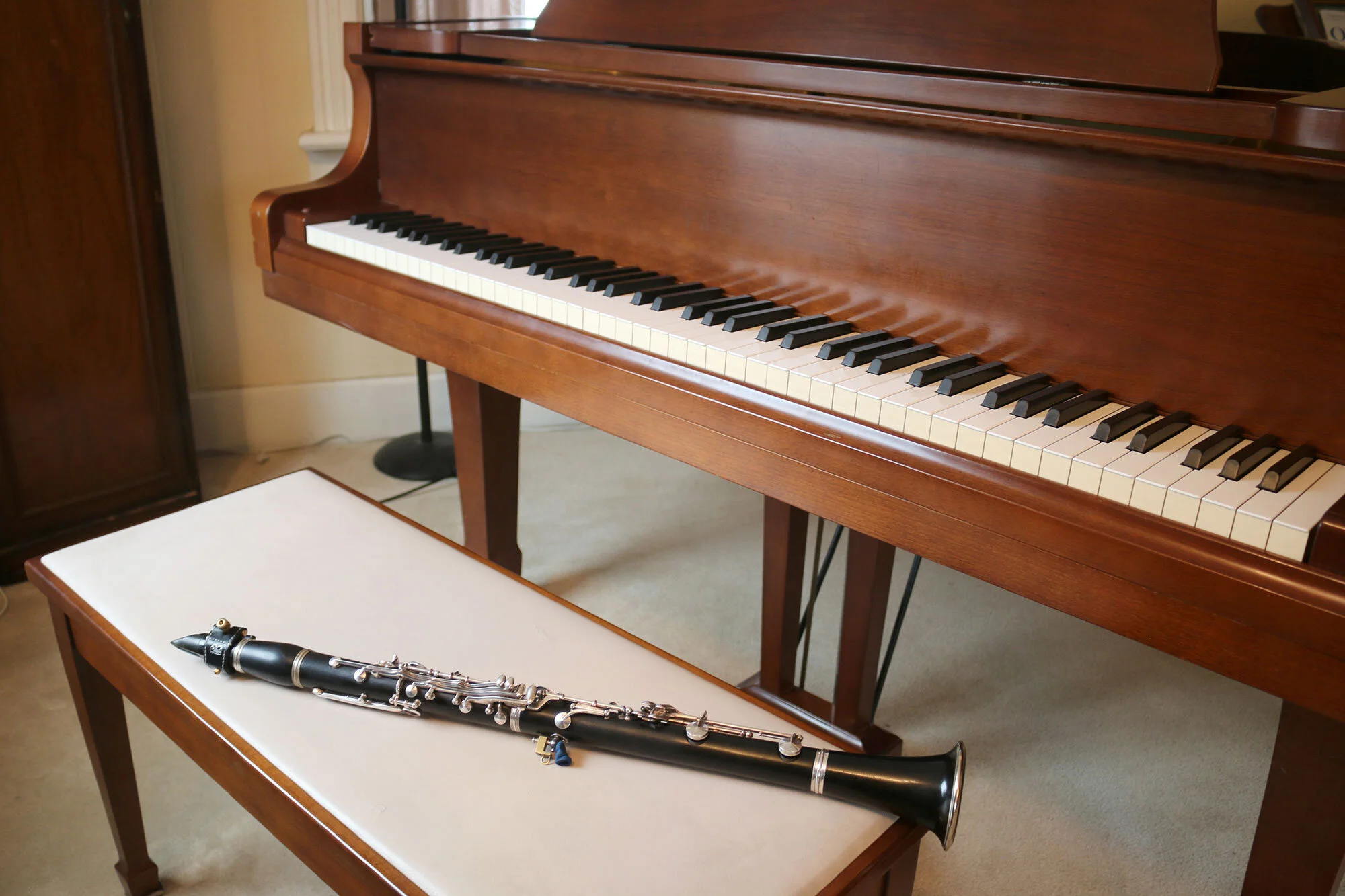Musical-Hub_Piano-and-Clarinet-on-Piano-Bench_2000x1333.jpg