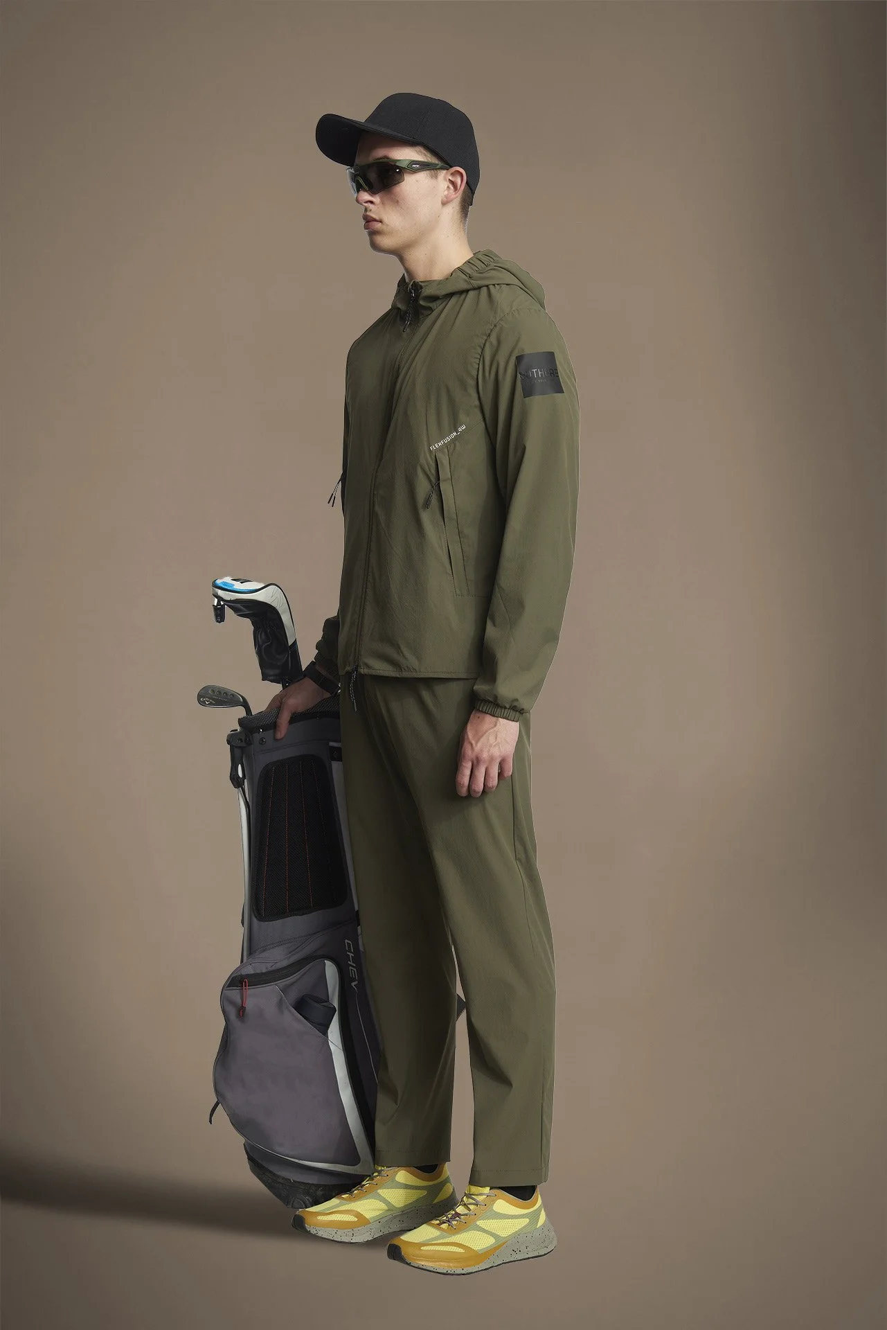 OUTHERE-FLEXFUSION 4W-EOTM504AE46_MILITARYGREEN_02.jpg