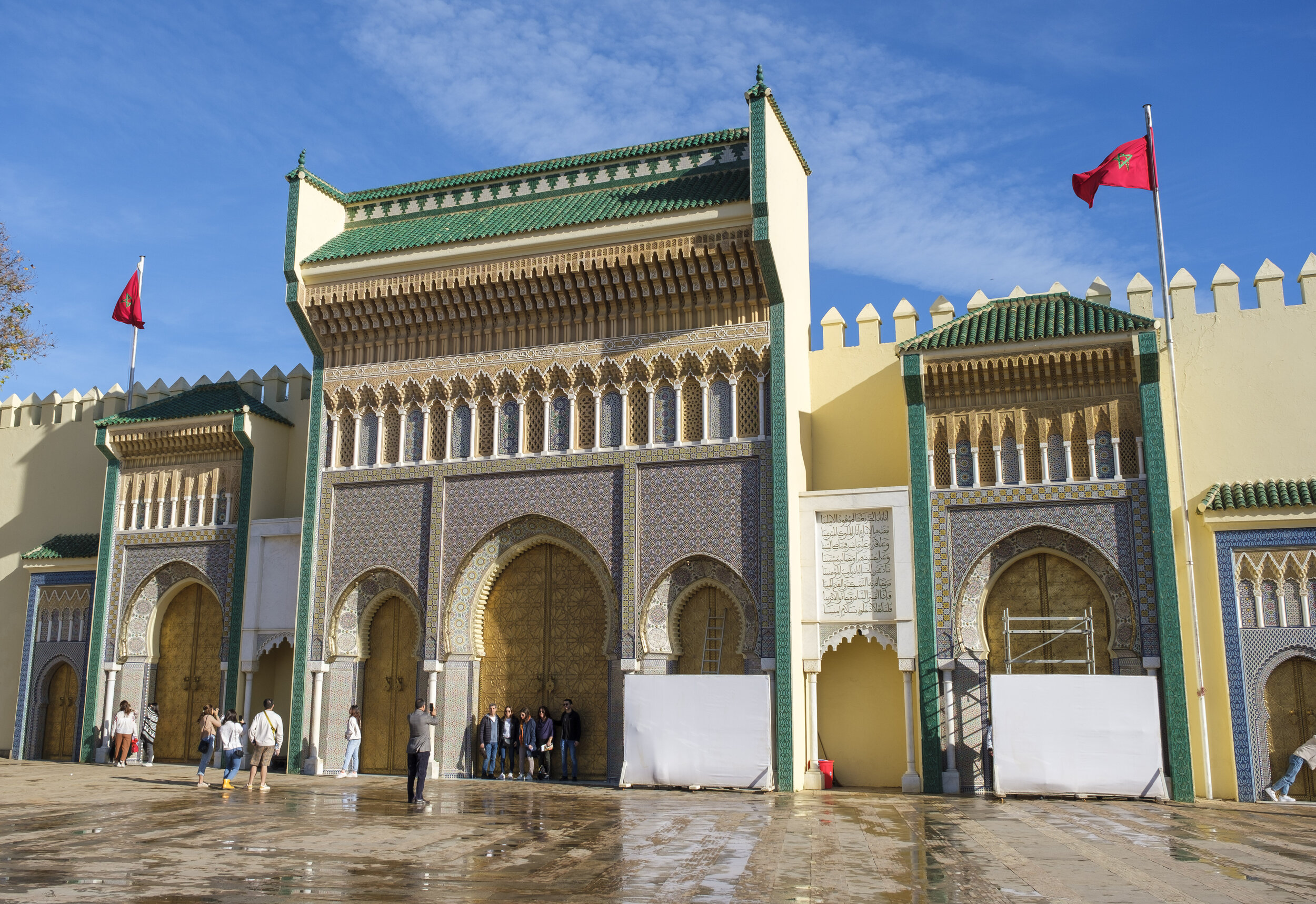  The absurdly large palace gates (Photo/Jason Rafal) 