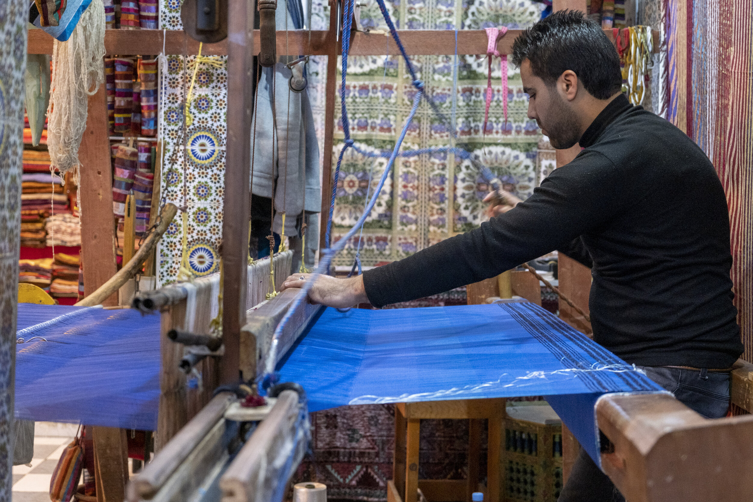  Weaving a blanket (Photo/Jason Rafal) 