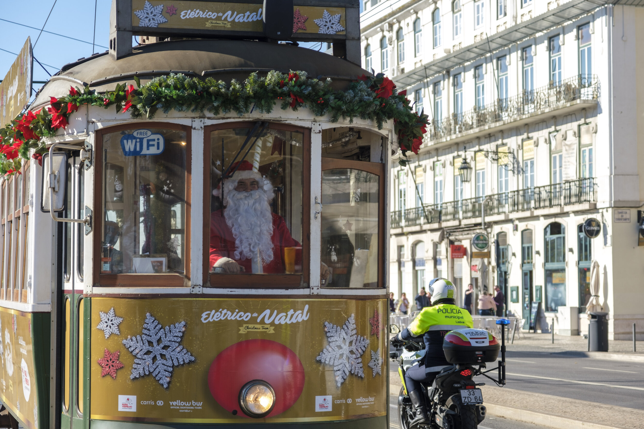  A Santa driving a streetcar (Photo/Jason Rafal) 