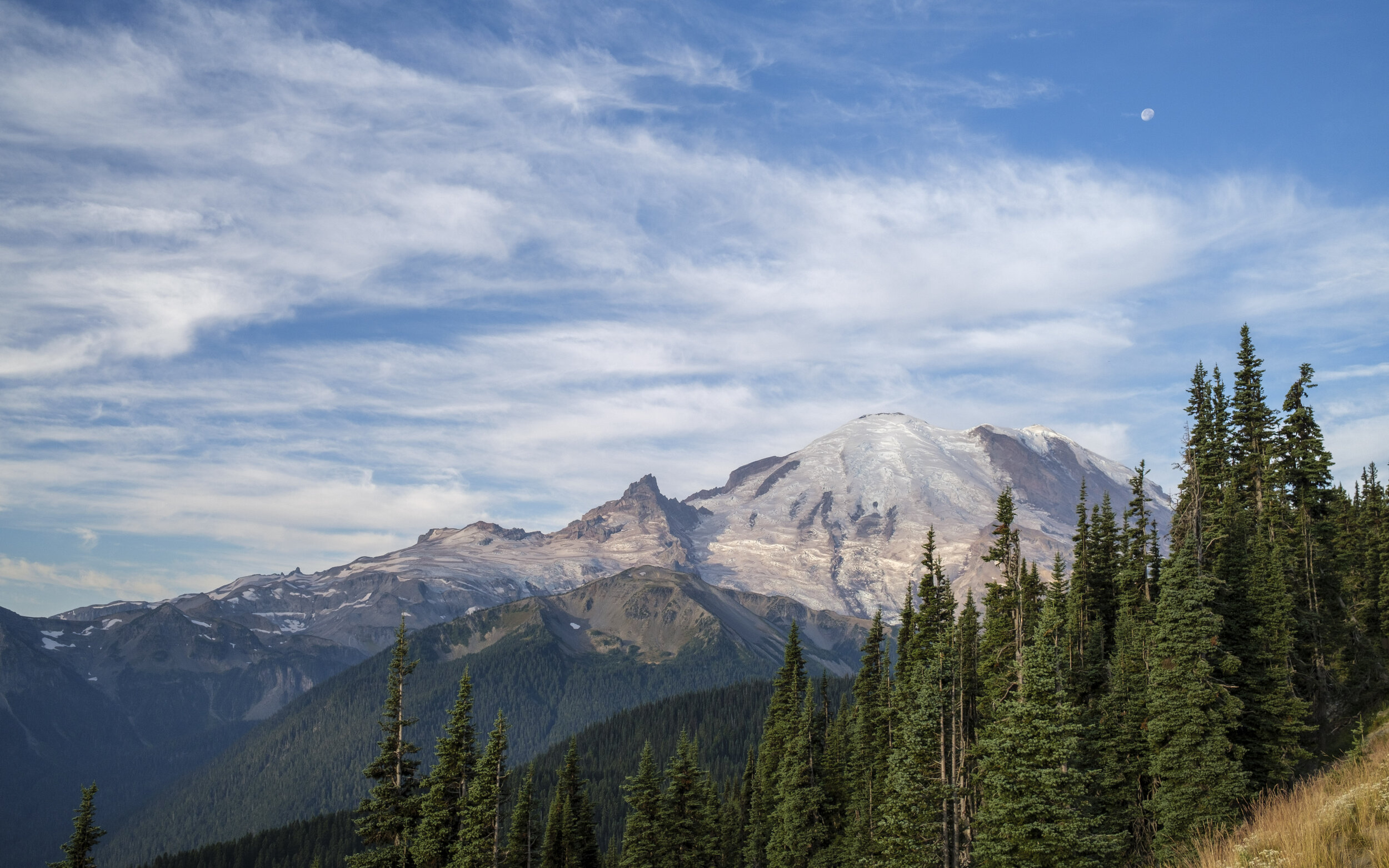  The mountain, with the moon above (photo/Jason Rafal) 