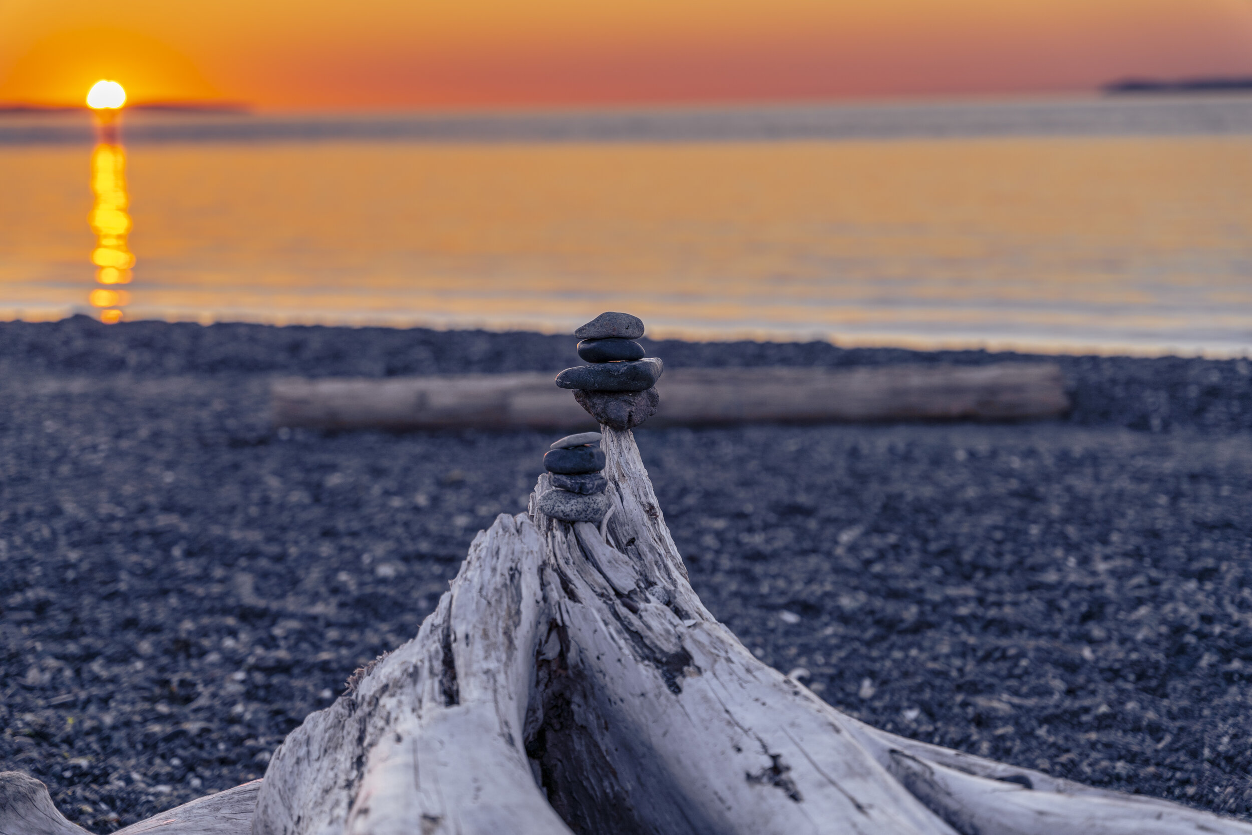  The sun touches the horizon on a clear evening (photo/Jason Rafal) 