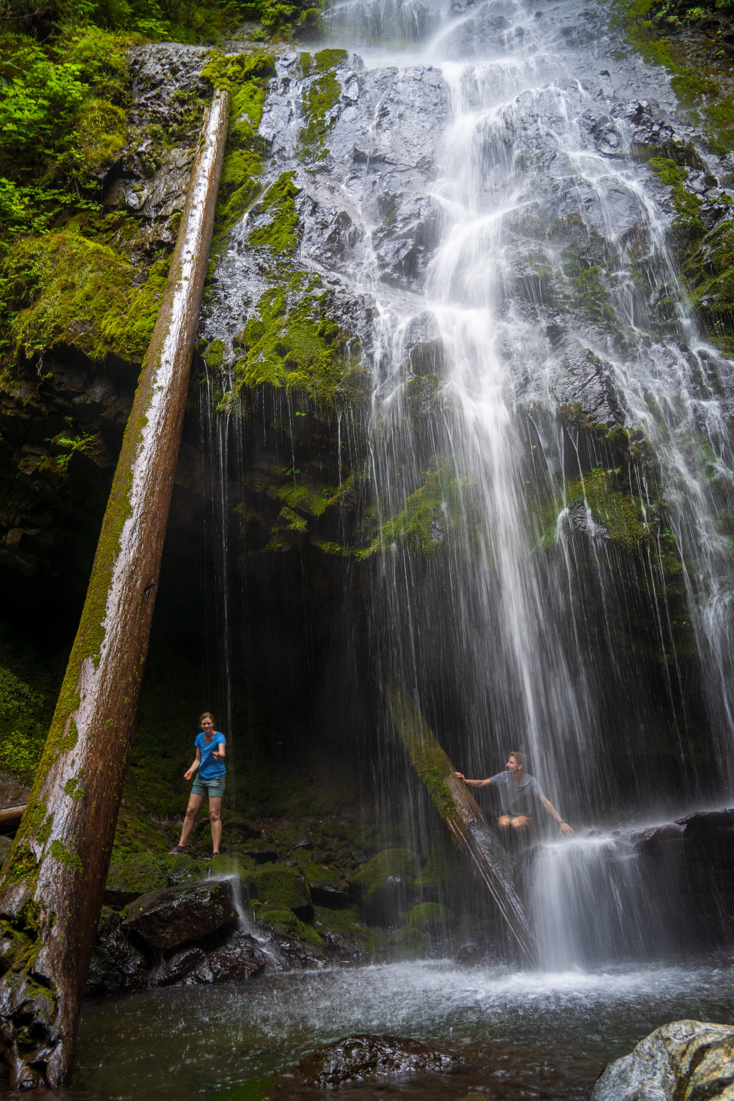  Nicole and Martin behind a waterfall 