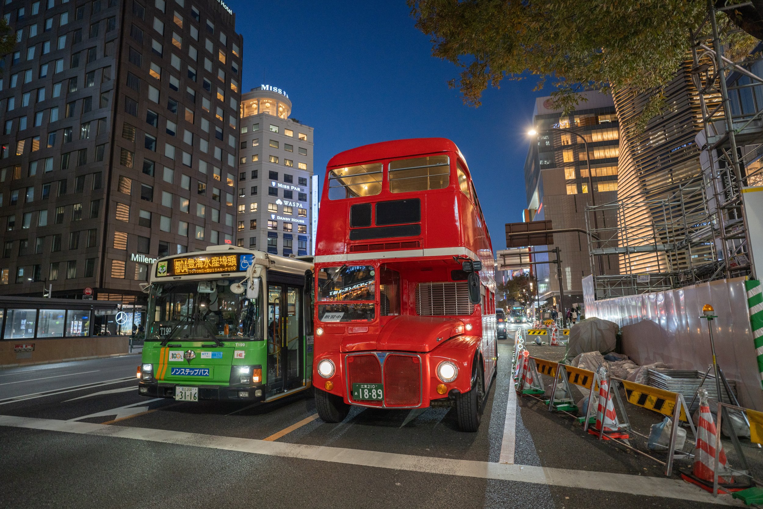  Two very different buses (photo/Jason Rafal) 