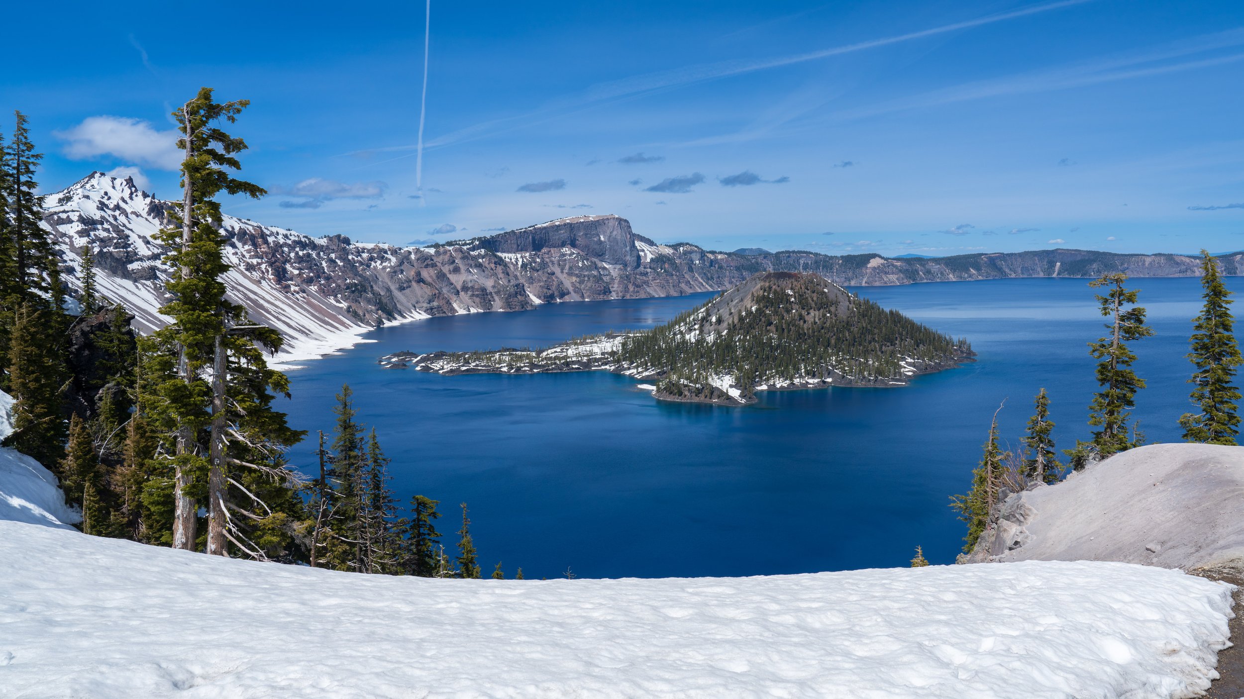 A sunny day at a snowy Crater Lake (photo/Jason Rafal) 