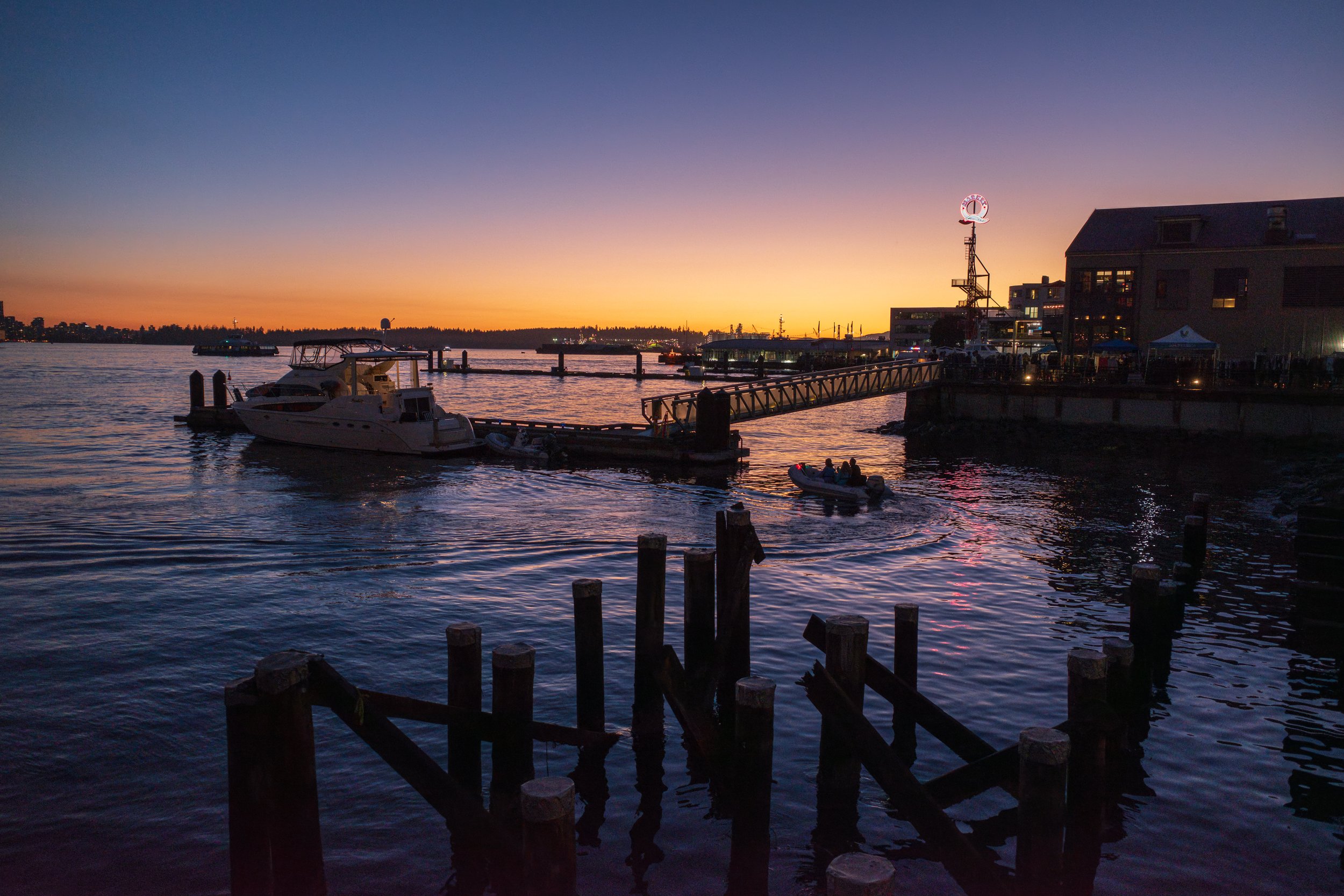  Sunset at Lonsdale Quay (photo/Jason Rafal) 