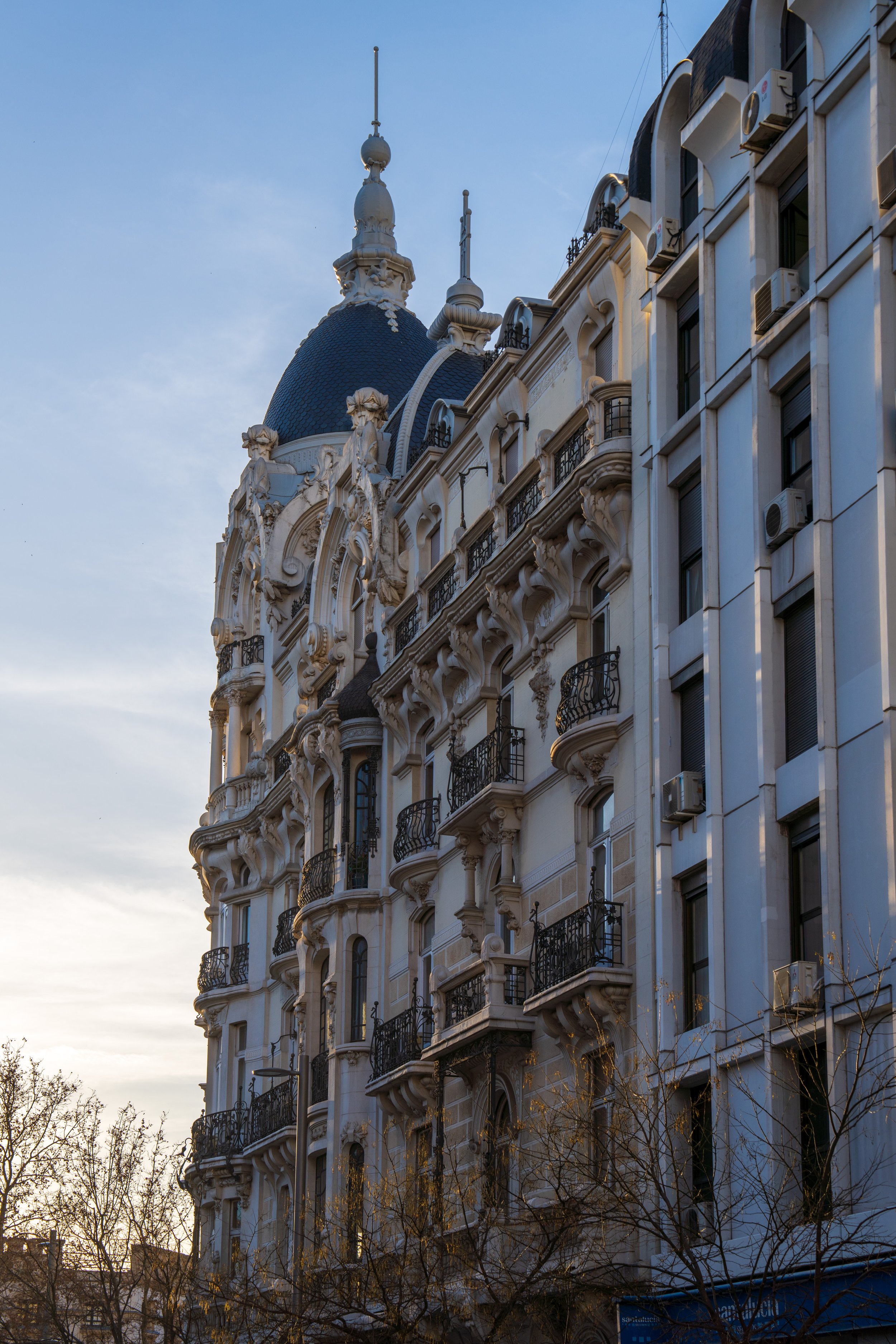  Sunset on a building (photo/Jason Rafal) 
