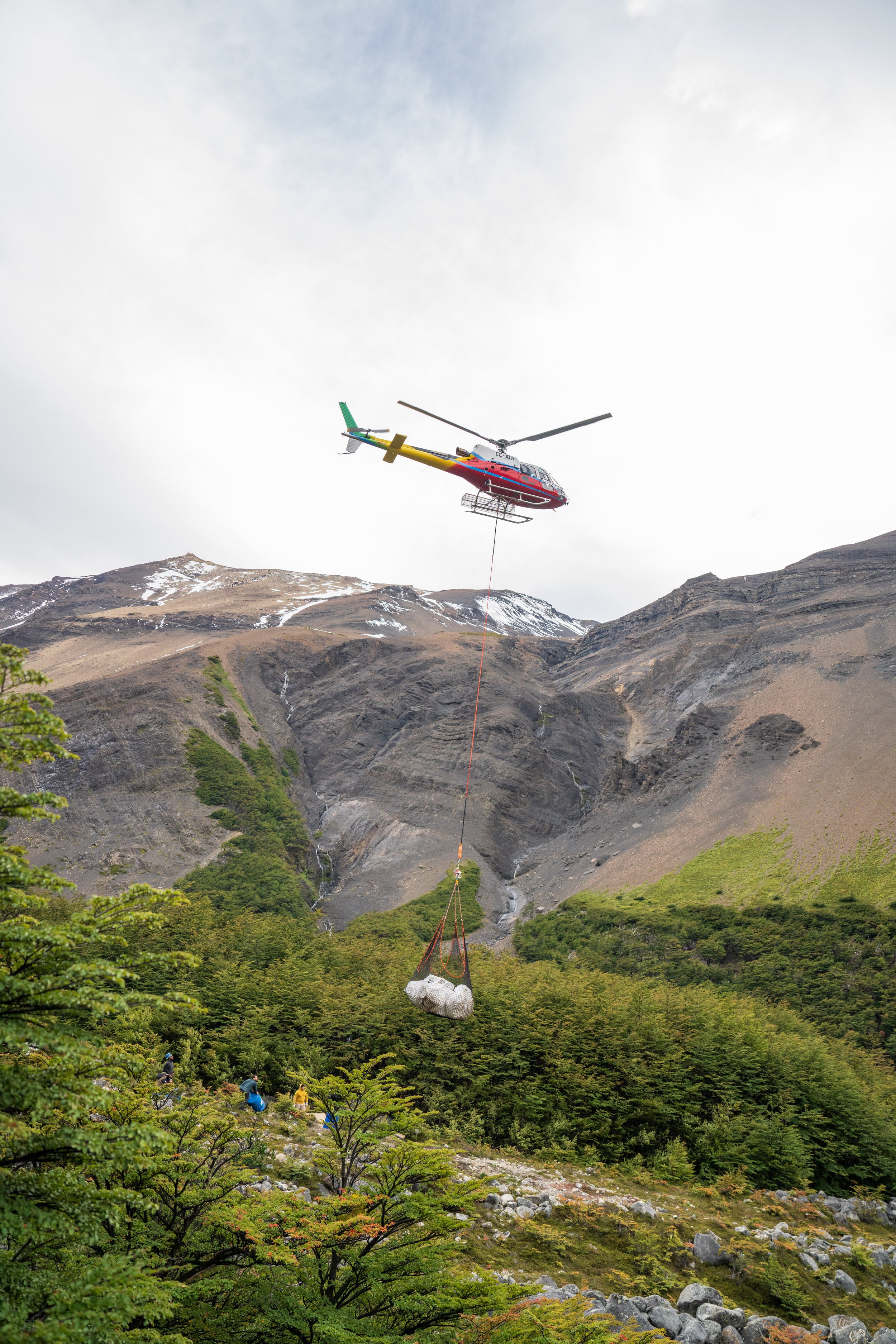  The ranger station was taking advantage of the lack of wind to lift out trash bags (photo/Jason Rafal) 