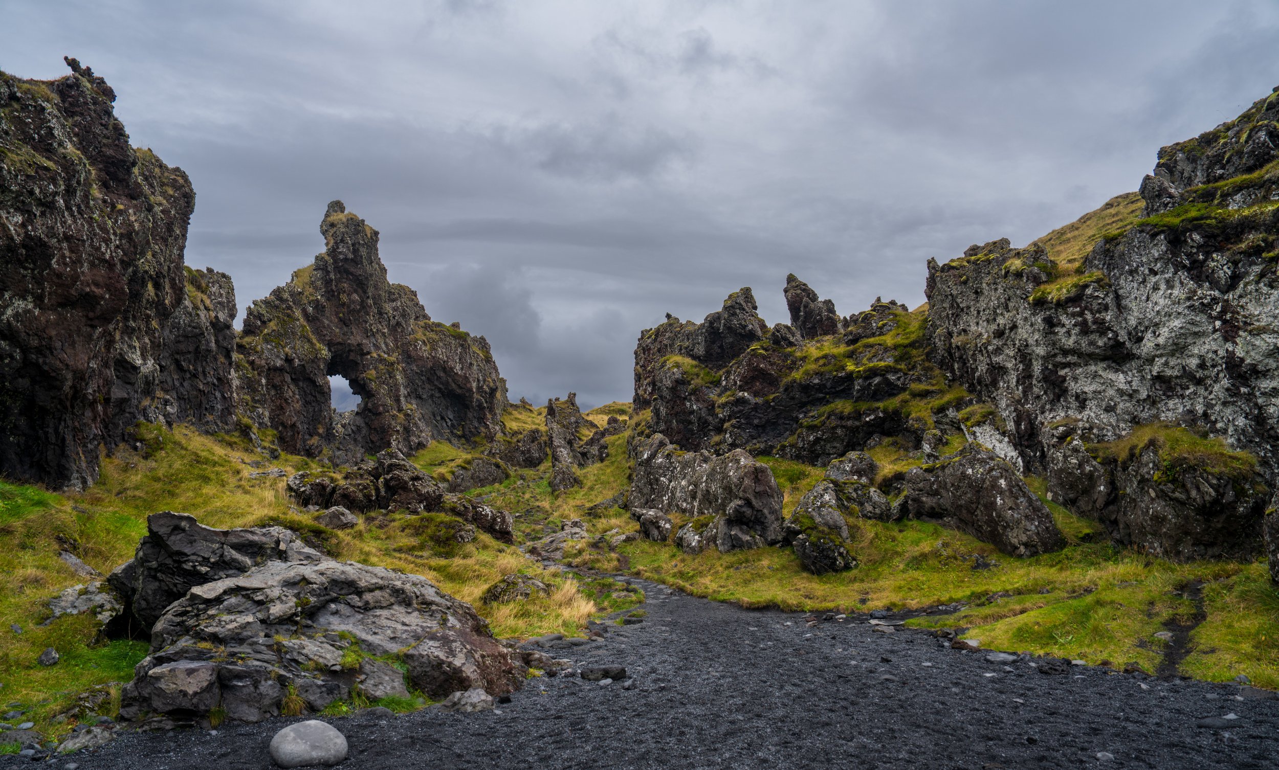  The rocks along the trail to the beach at Dritvik Djúpalónssandur (photo/Jason Rafal) 