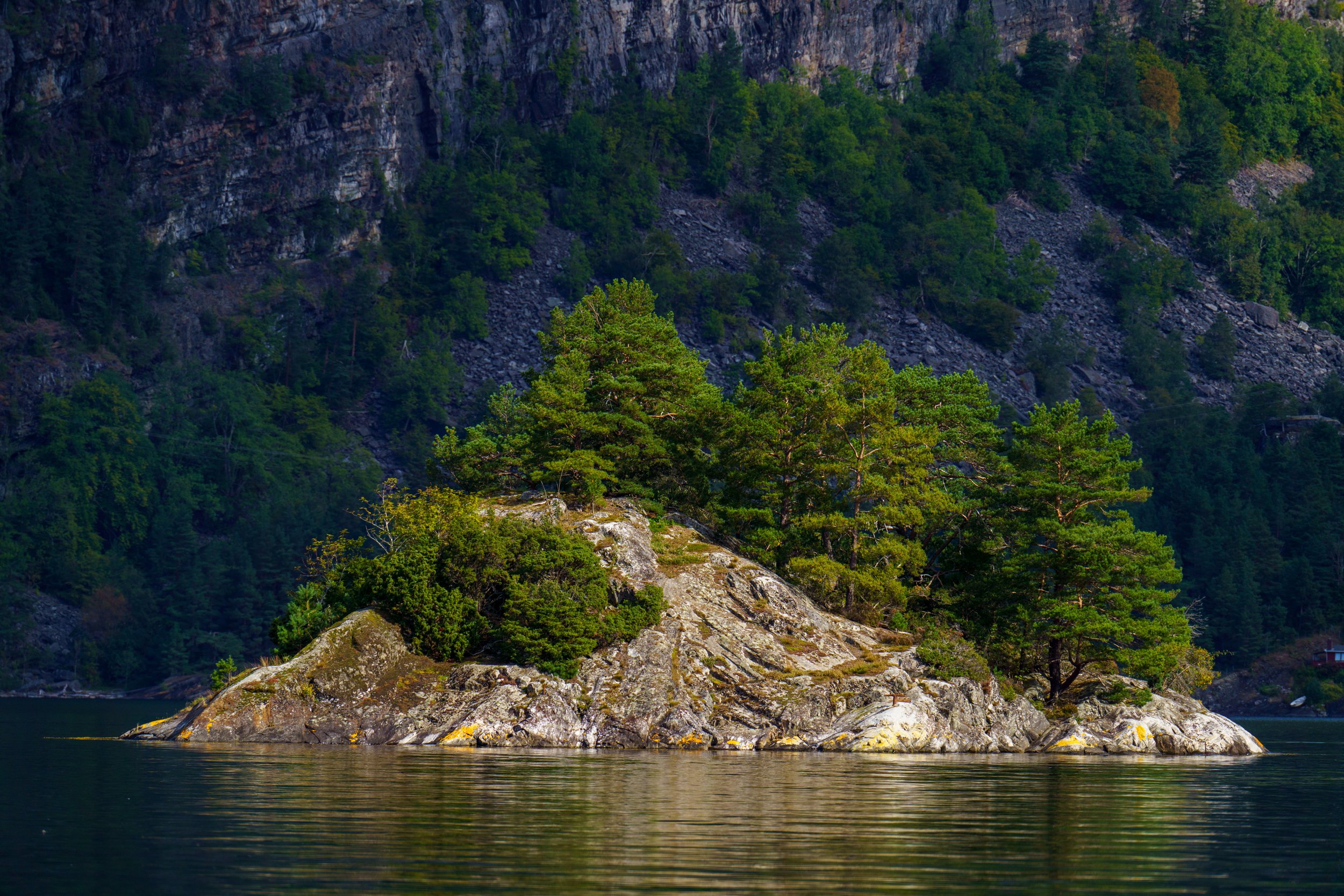 A little rocky island (photo/Jason Rafal)