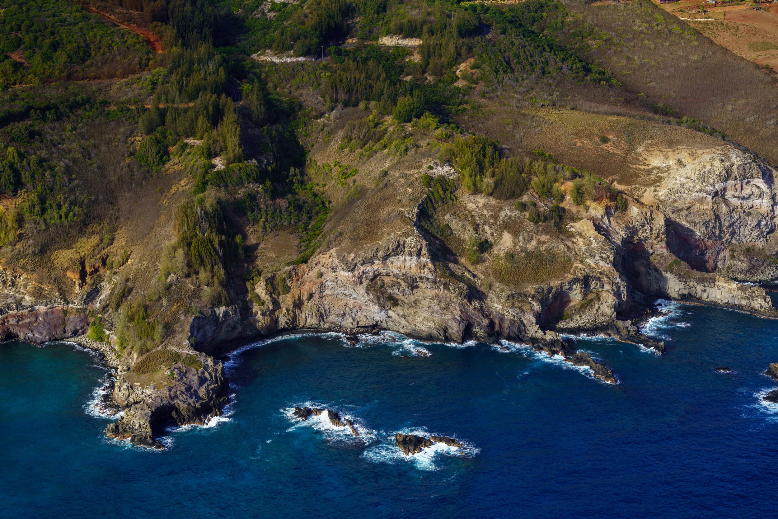  Flying along the west Maui coast (photo/Jason Rafal) 