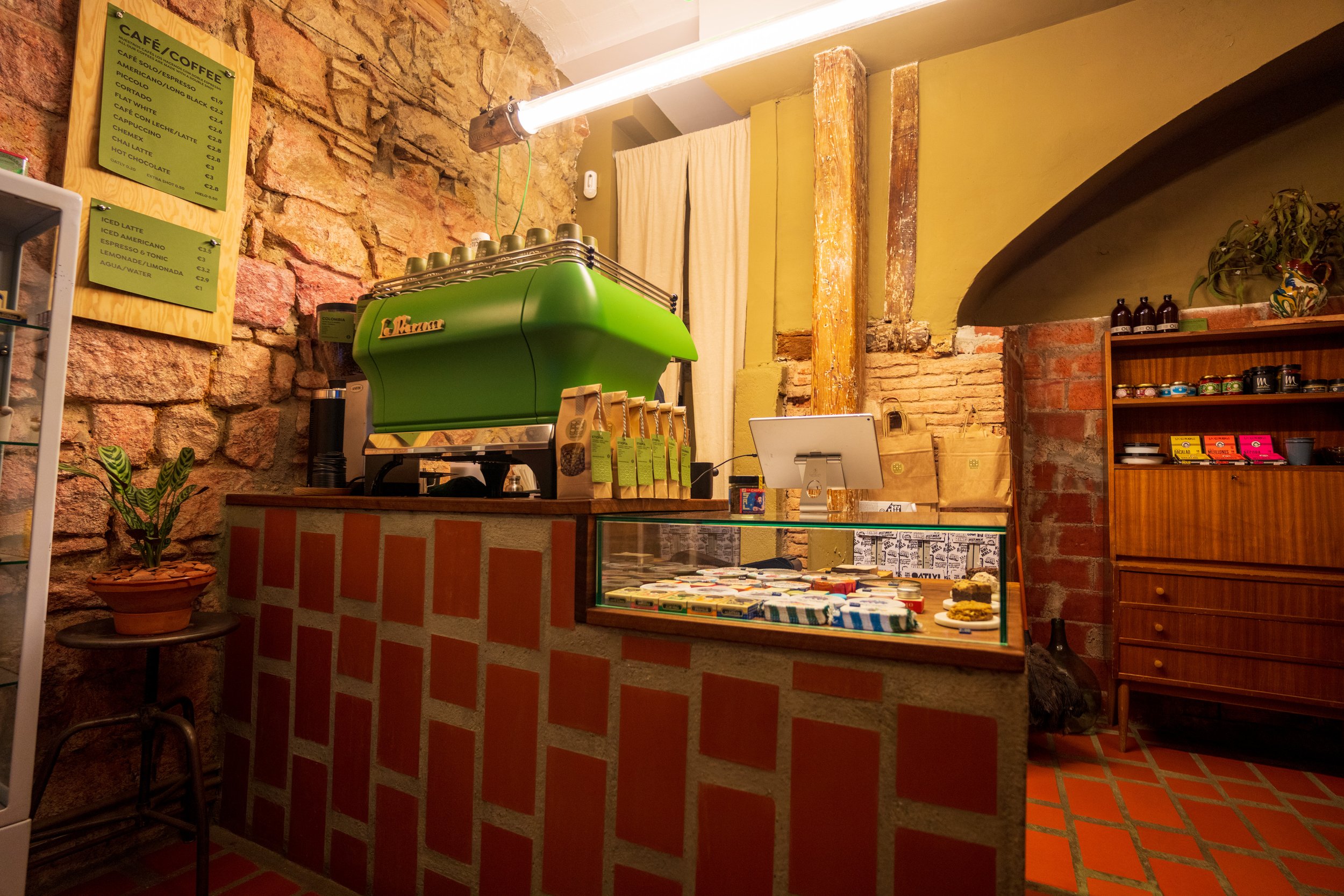  The equally adorable Xiloteca Coffee + Botiga (photo/Jason Rafal) 