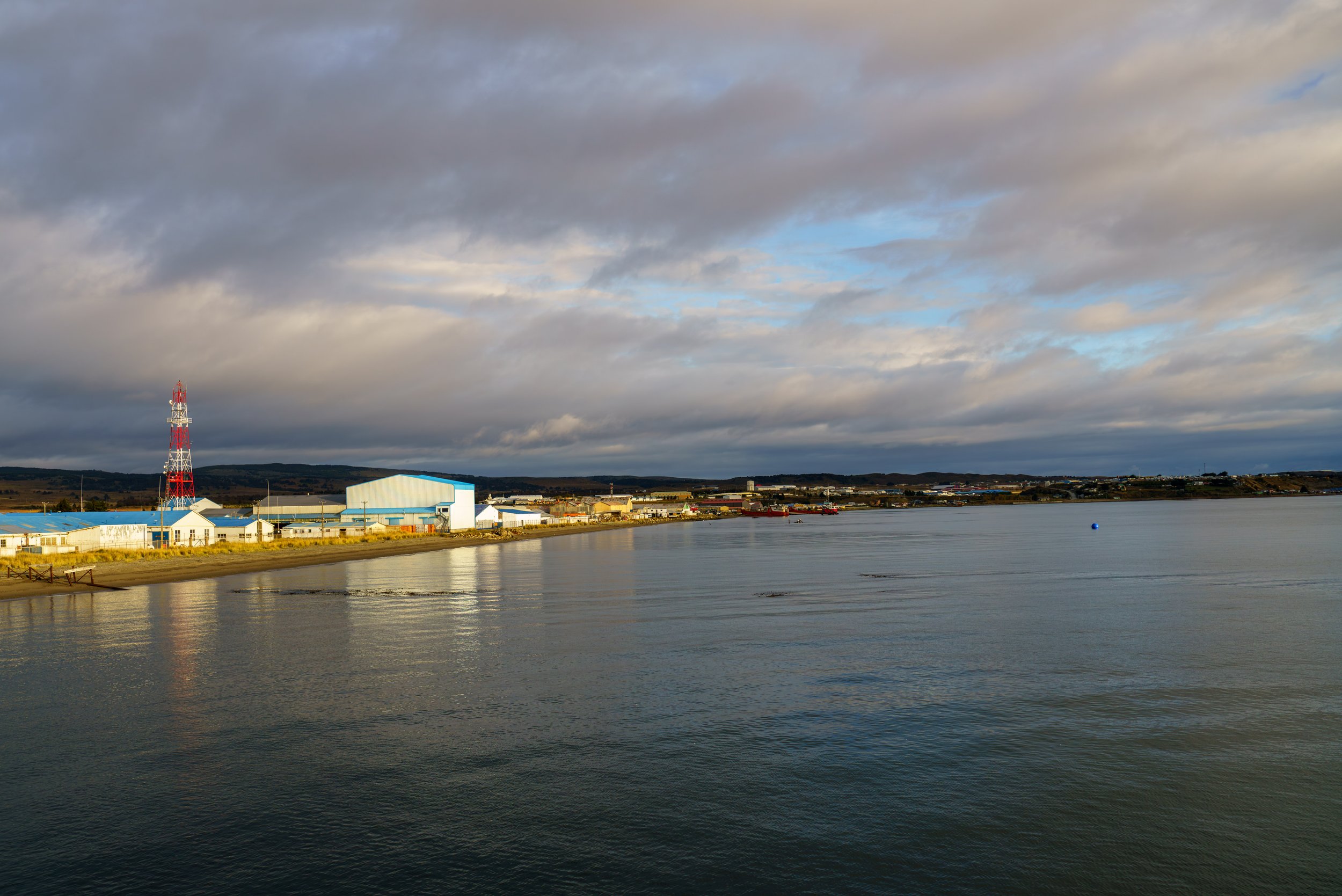  Sunlight on the shore (photo/Jason Rafal) 