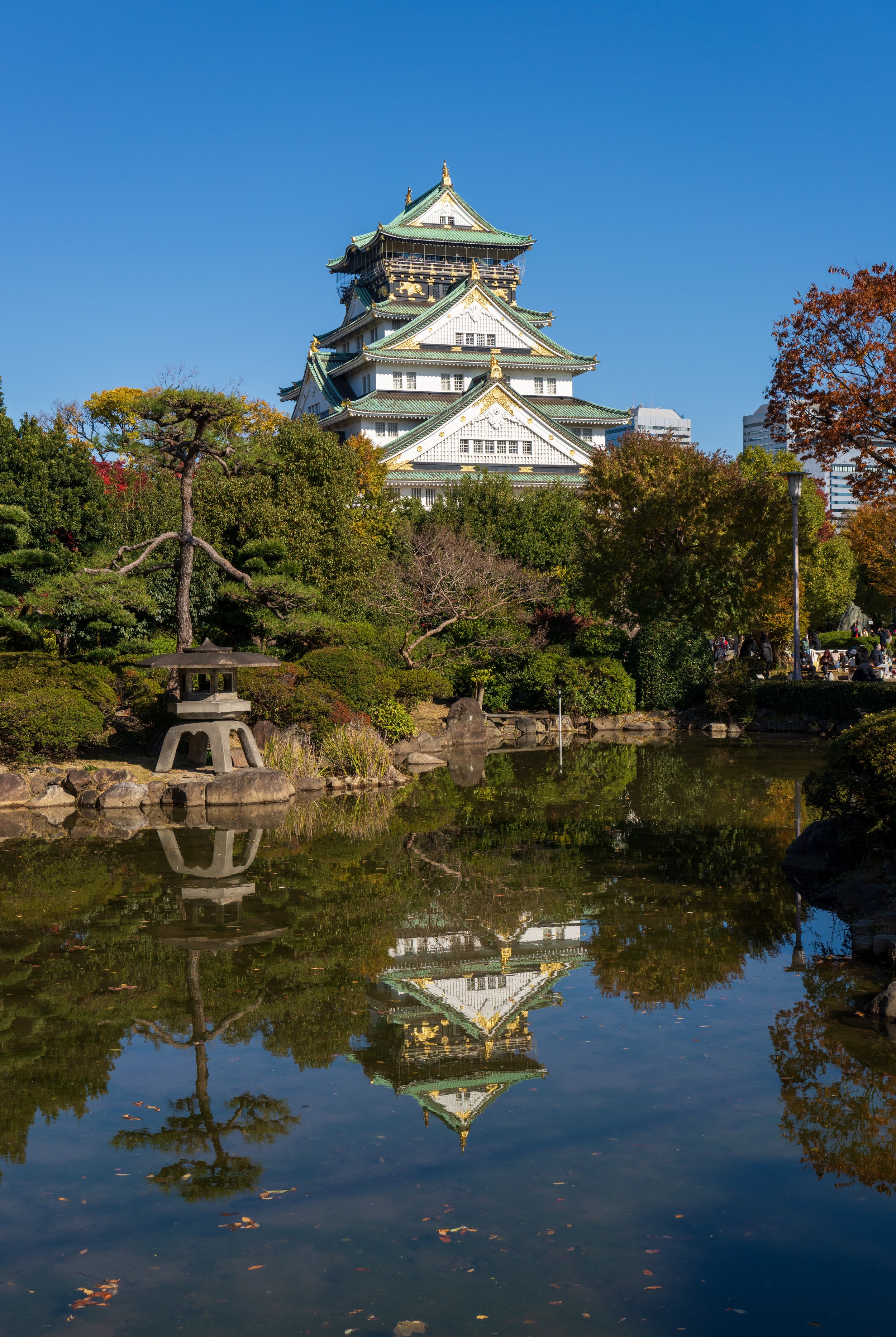  The view of the castle over a garden pond (photo/Jason Rafal) 