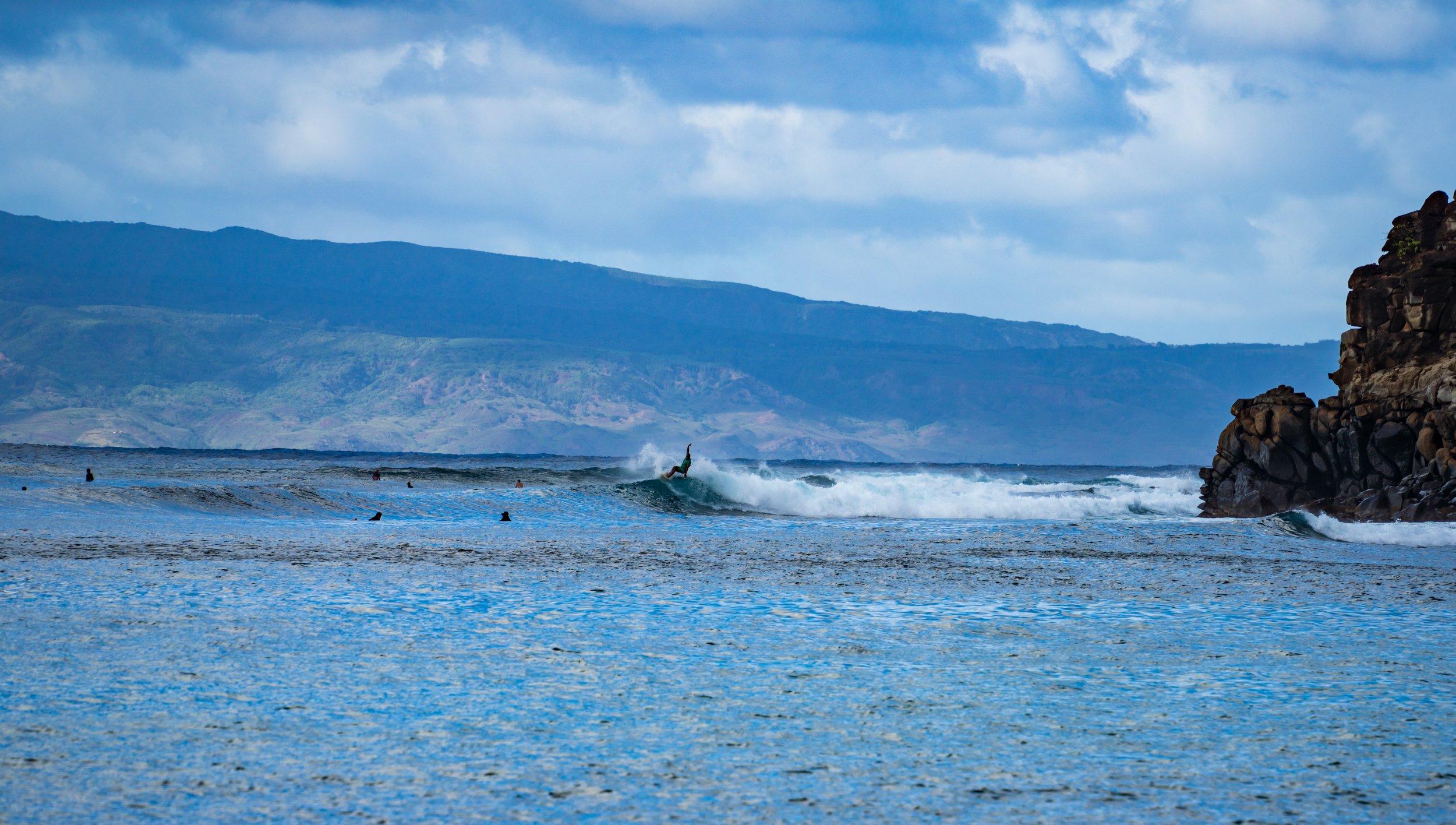  Watching surfers from Honolua Bay (photo/Jason Rafal) 