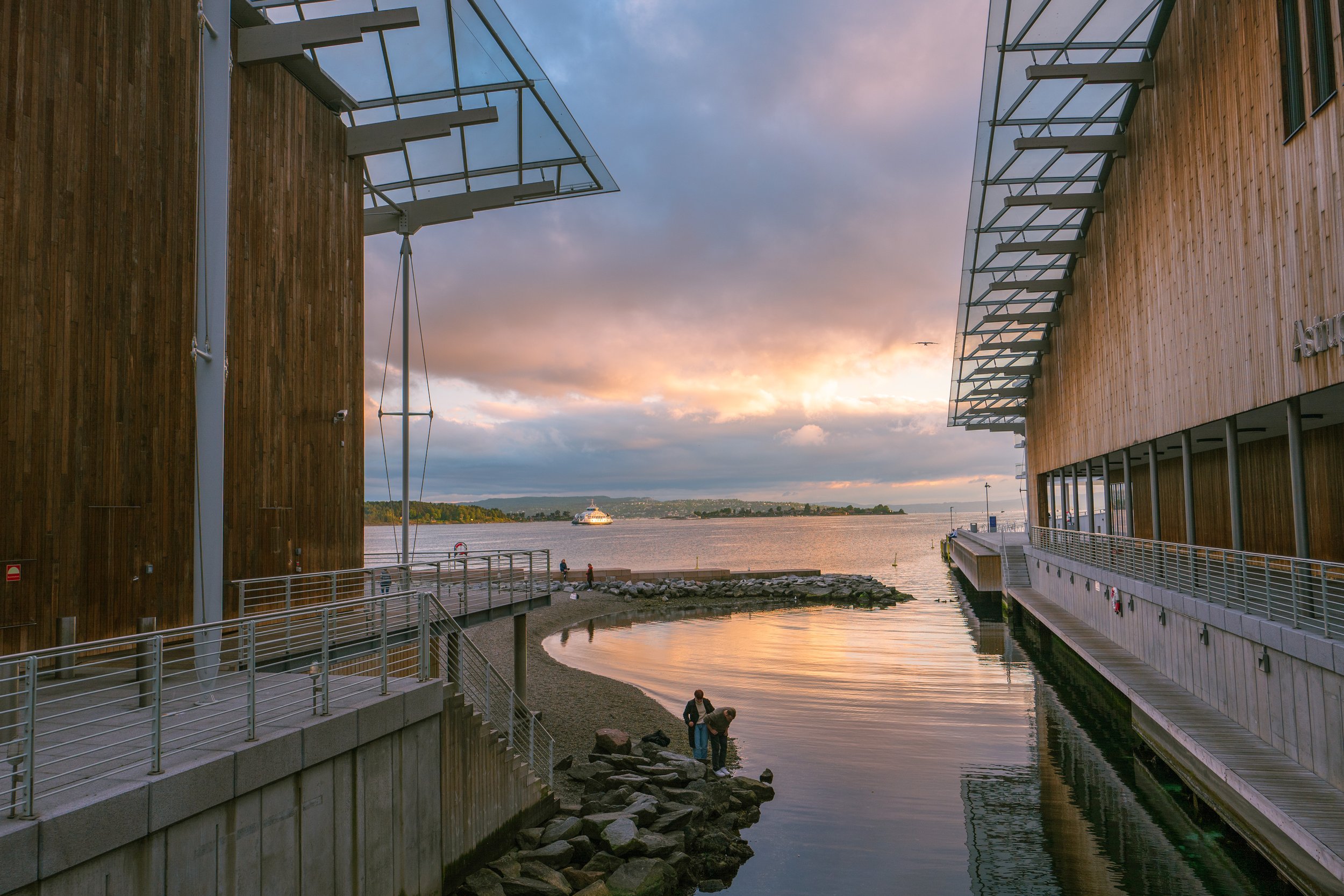 Sunset from Aker Brygge (photo/Jason Rafal)