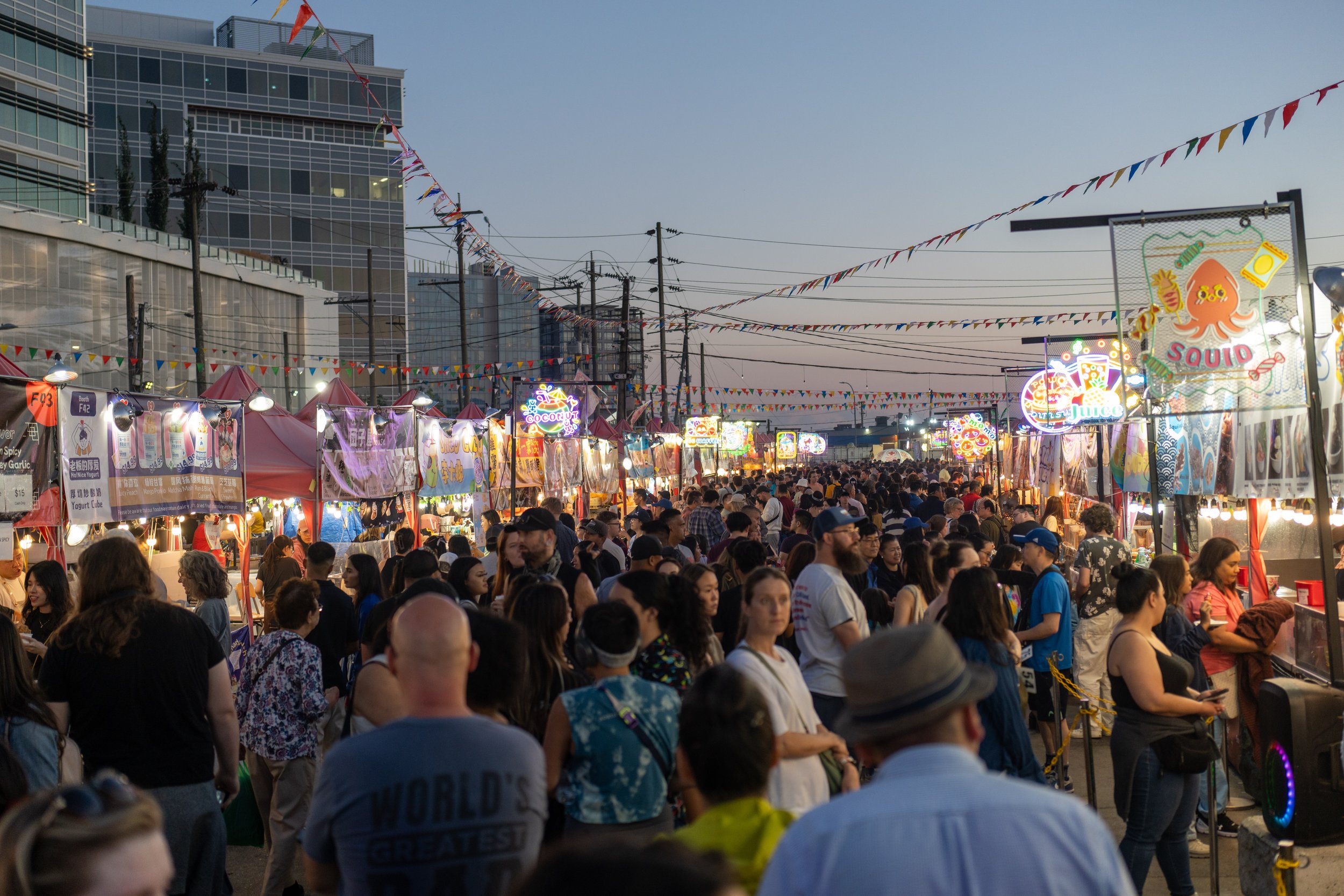 Crowds at the Richmond Night Market (photo/Jason Rafal) 