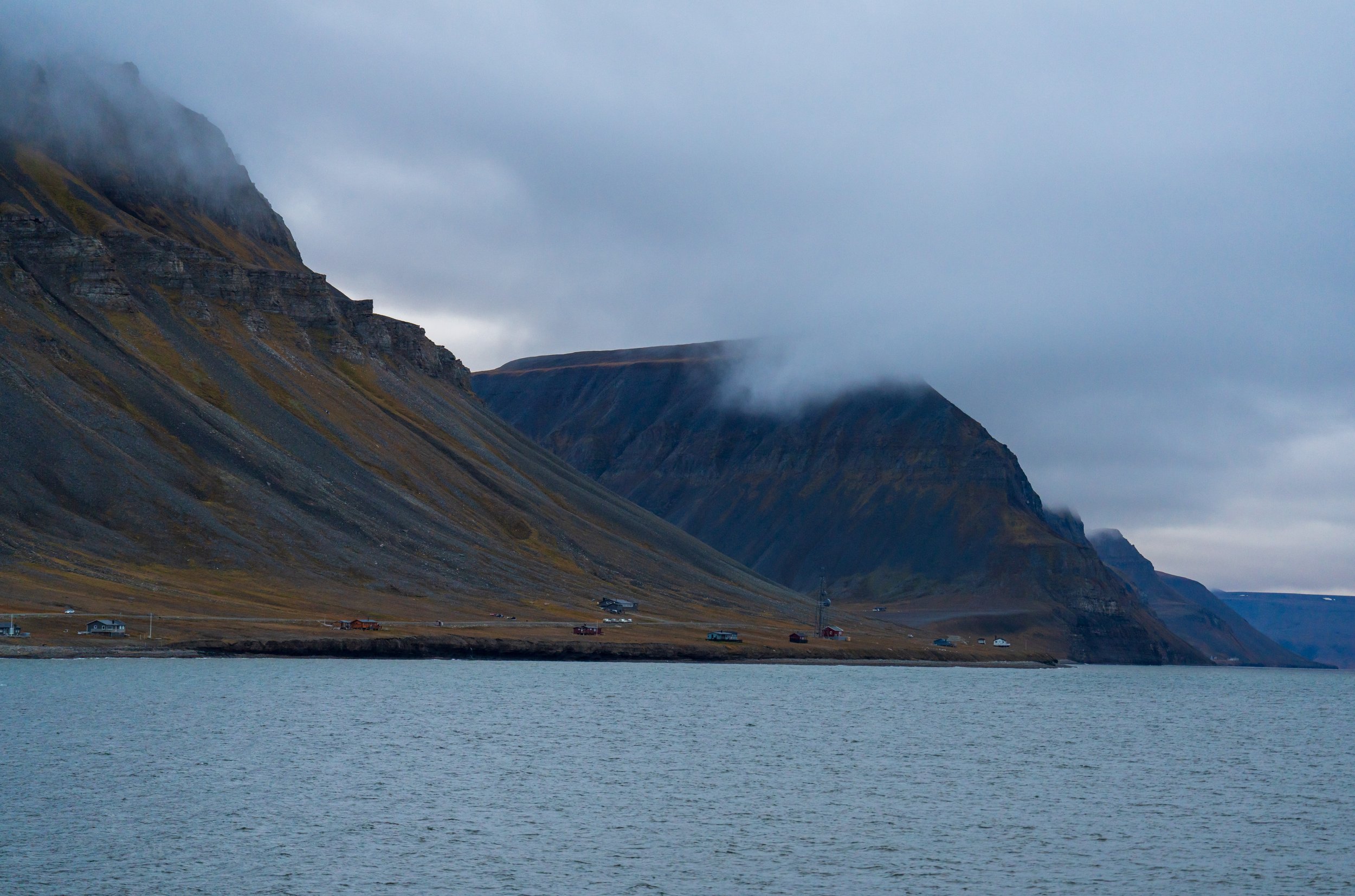  A neighborhood leading into Bjorndalen, the valley between the two mountains (photo/Jason Rafal) 