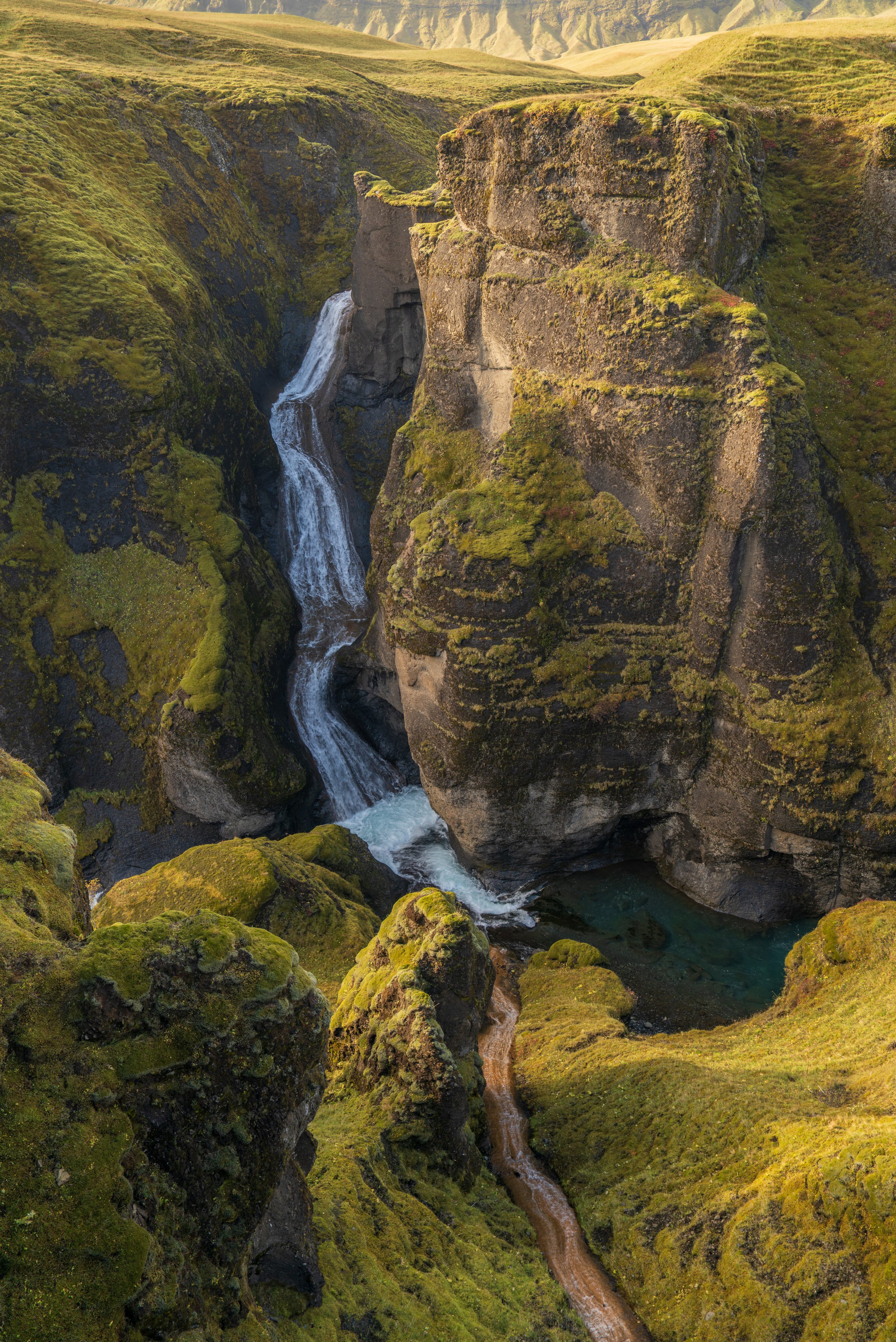  The waterfalls at Fjaðrárgljúfur (photo/Jason Rafal) 