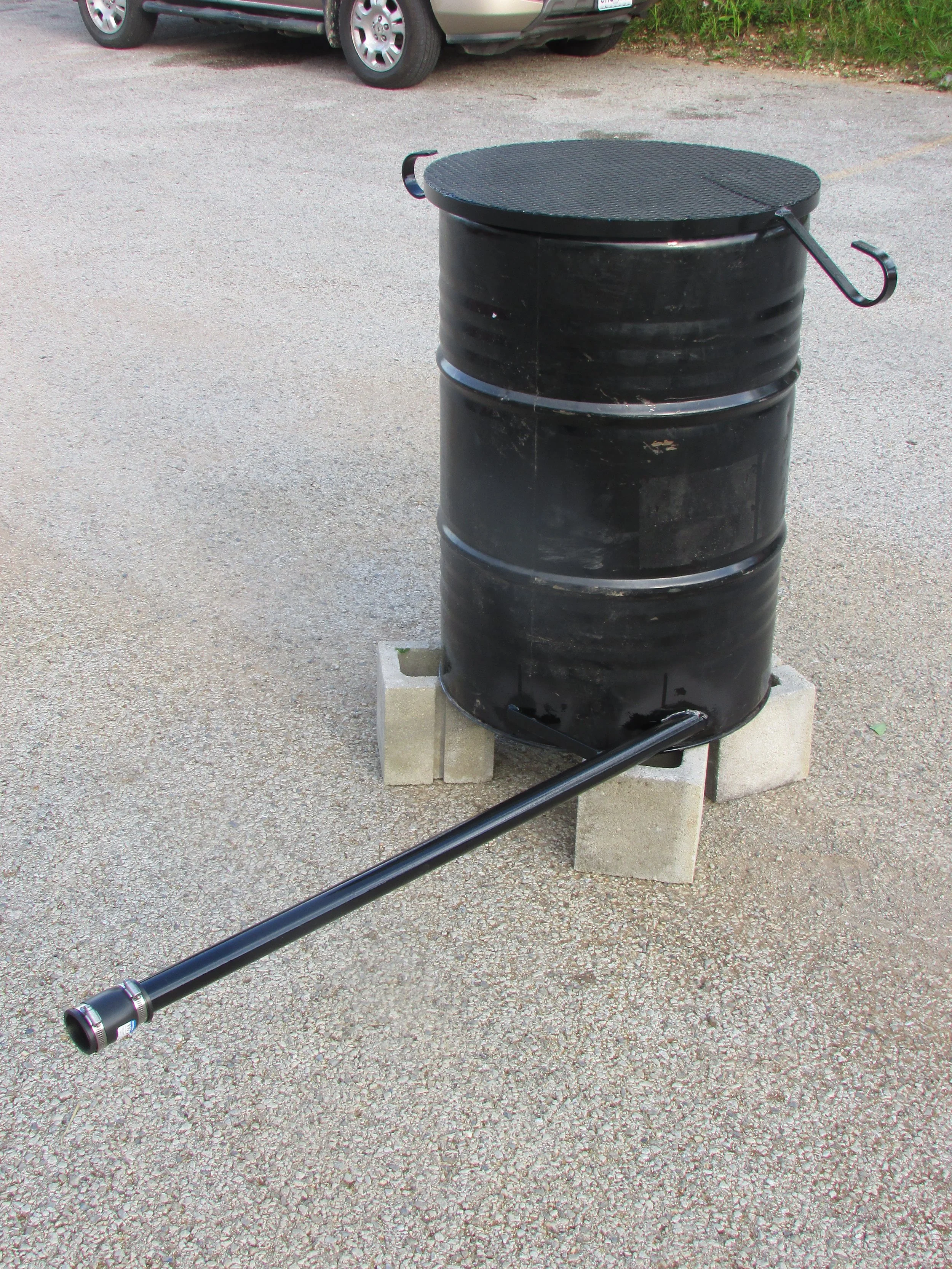 Forced air burn barrel