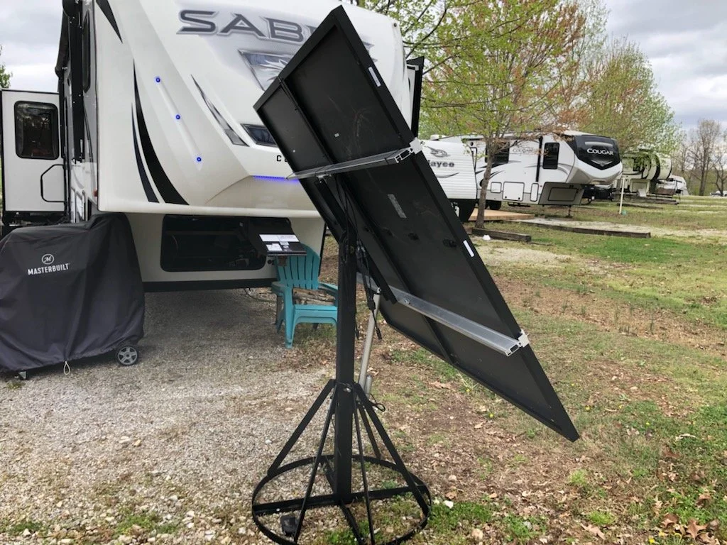 Single axis moving solar panel stand.