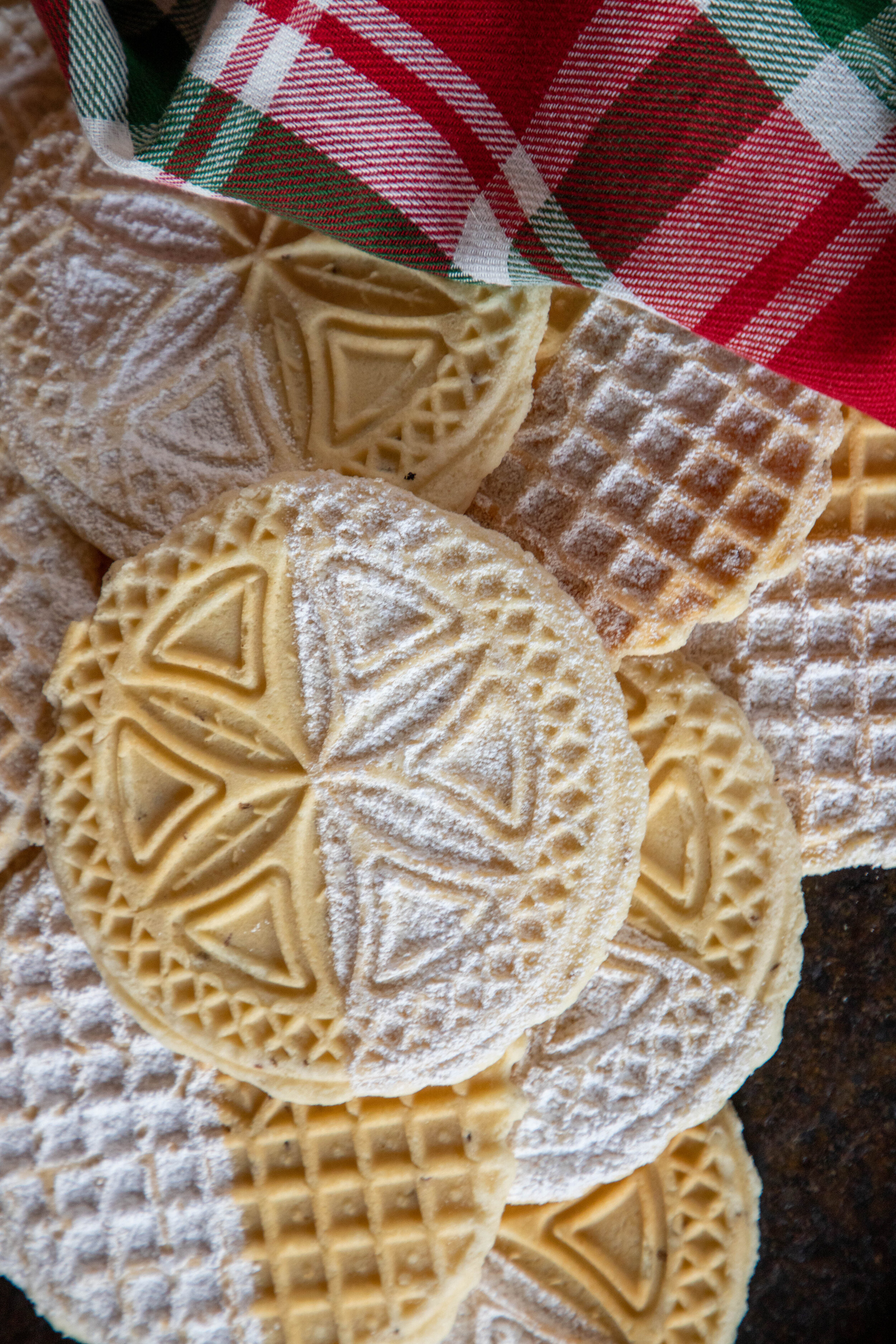 Is a Pizzelle the Same Thing as a Waffle? - Cuisine at Home Guides
