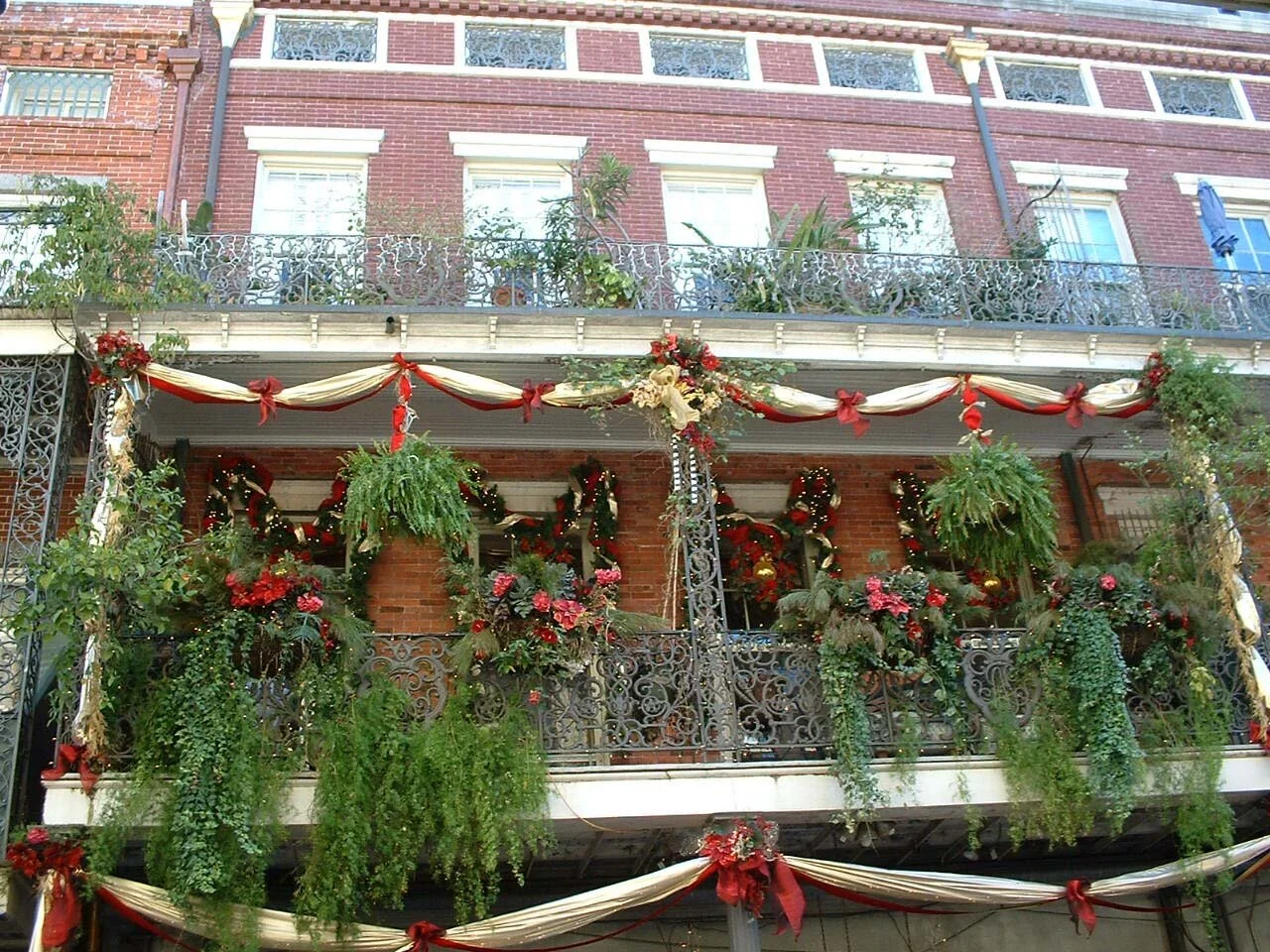 holiday-decorated-new-orleans.jpg