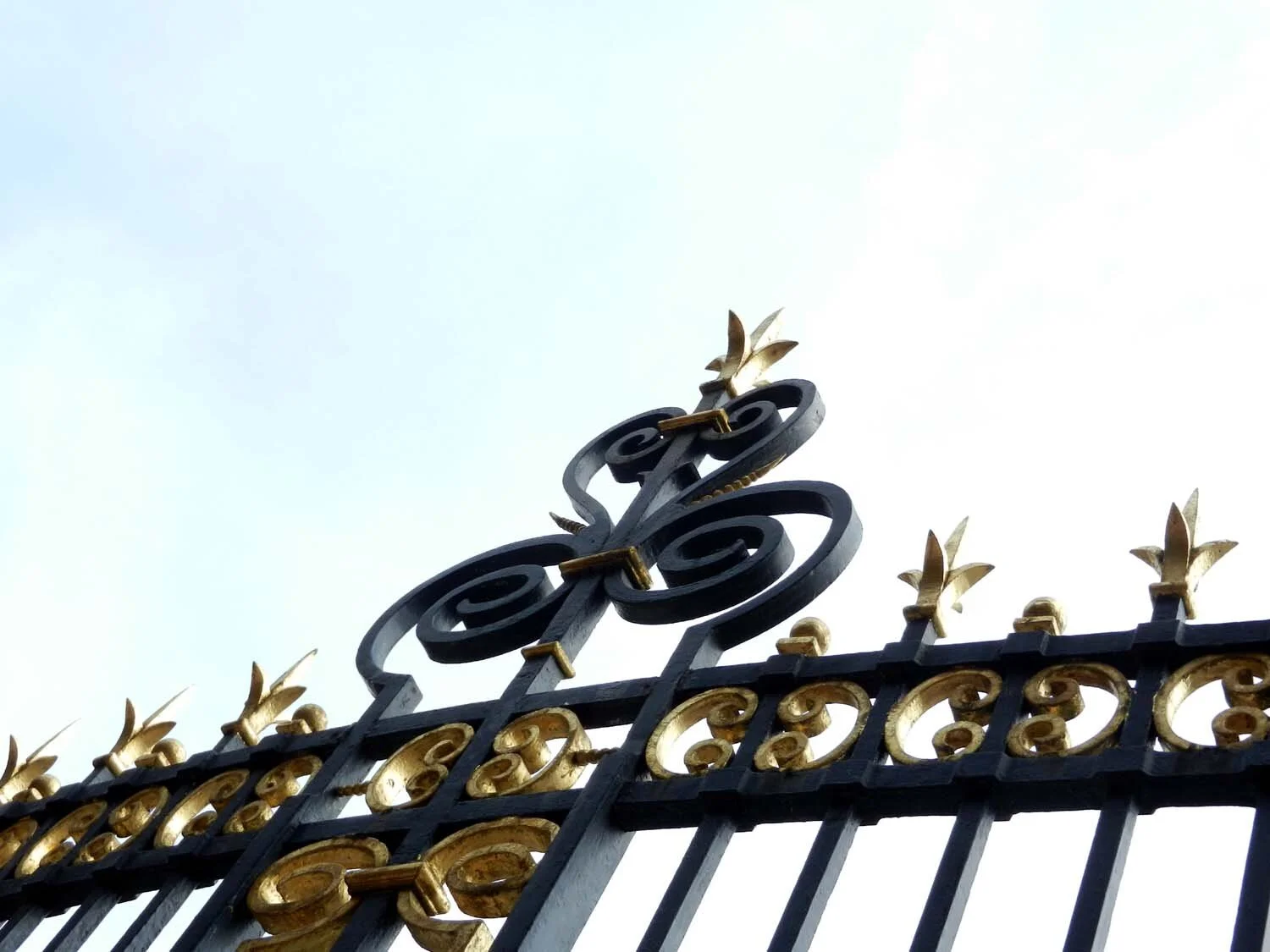 park-fence-paris.jpg