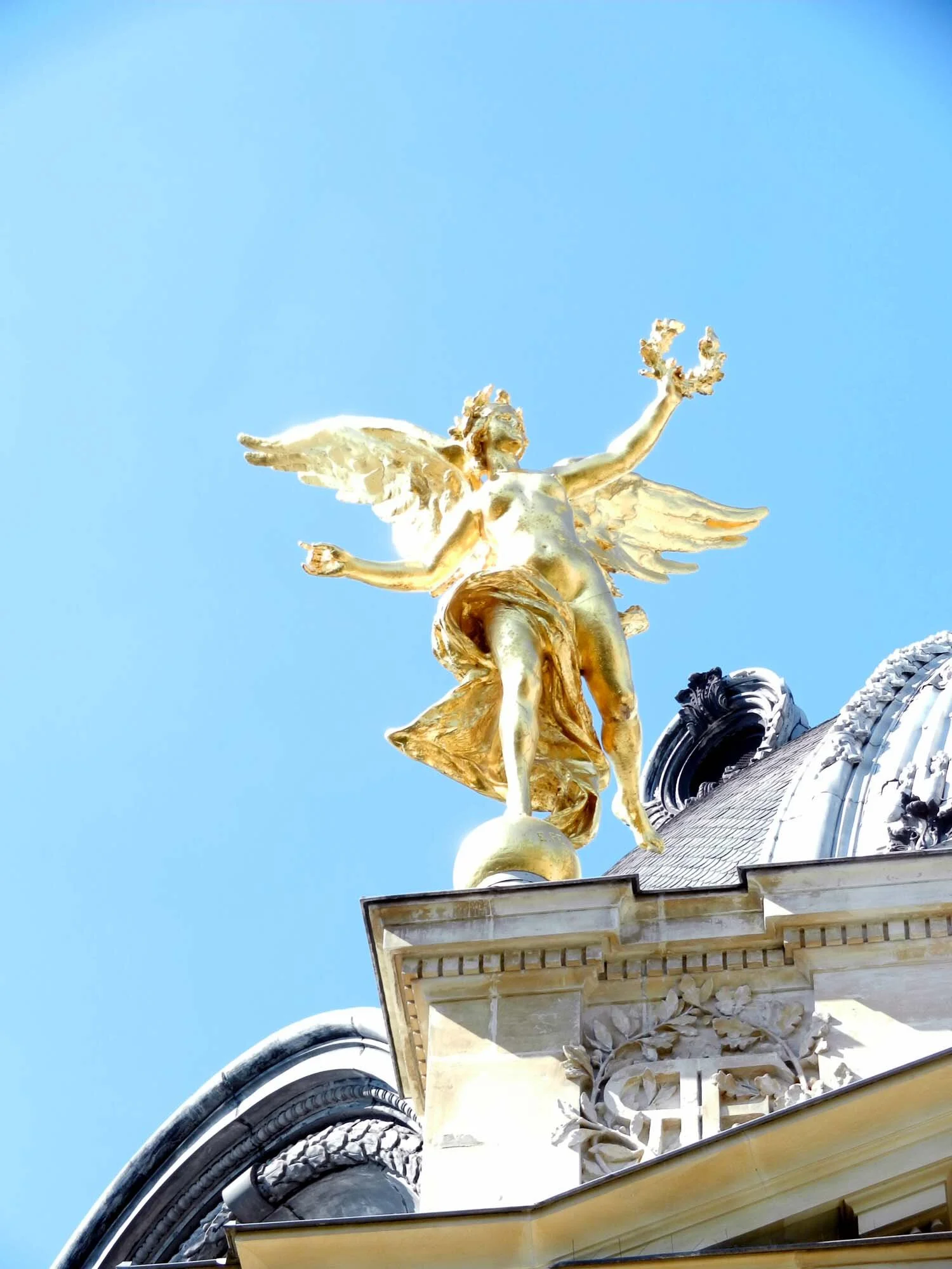 rooftop-angel-paris.jpg