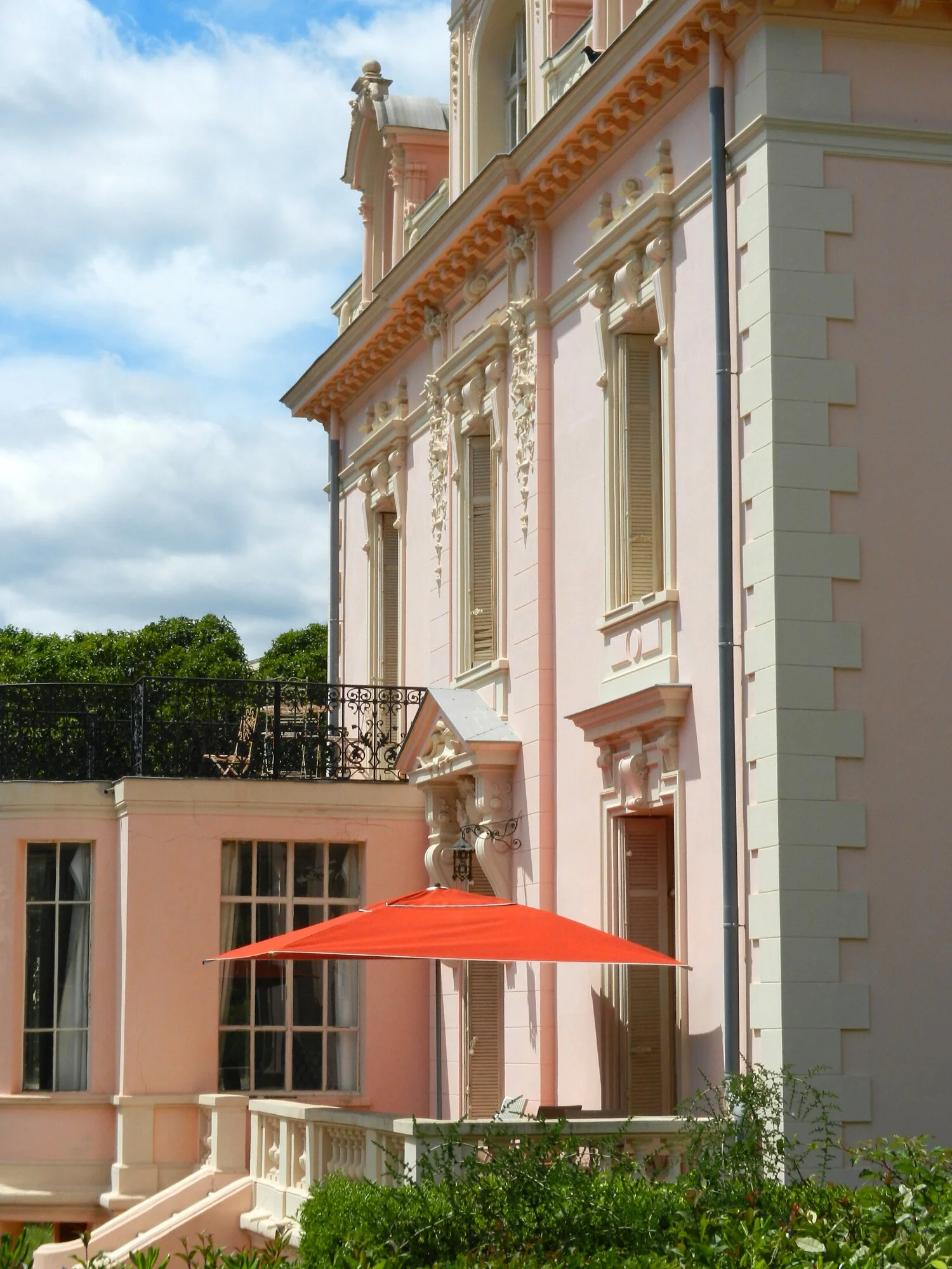 pink-villa-napoule.jpg